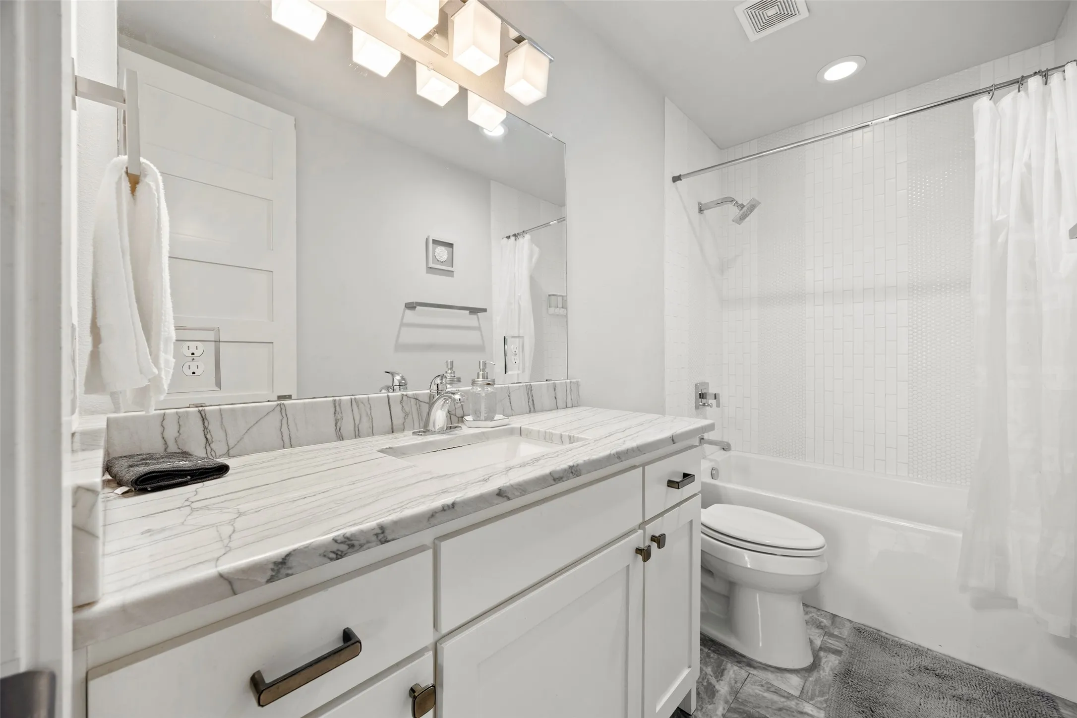 Bathroom in bedroom #4