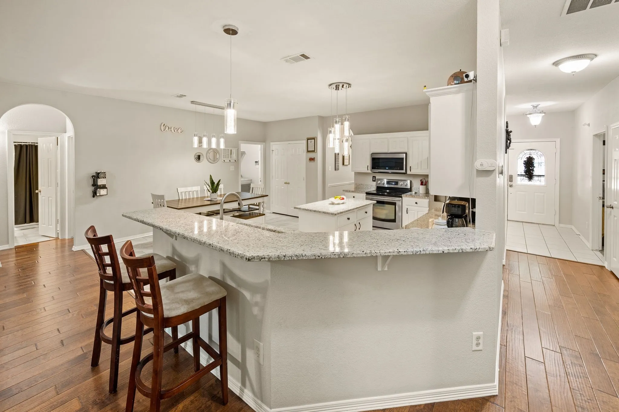Single Family Residence For Sale in Tarrant County , 725 Big Willow Drive, Saginaw, Texas 76179, 4 Bedroom, 2 Bathroom, 2 Garage spaces, 2,015 Sqft, built in 2000, mls#21399673, Real Estate Agent in Saginaw, Homes For Sale in Tarrant county, Homes For Sale in Saginaw, Realtor in Saginaw Texas, Real Estate Brokerage Independent Realty Texas, Luminita Cordes Realtor