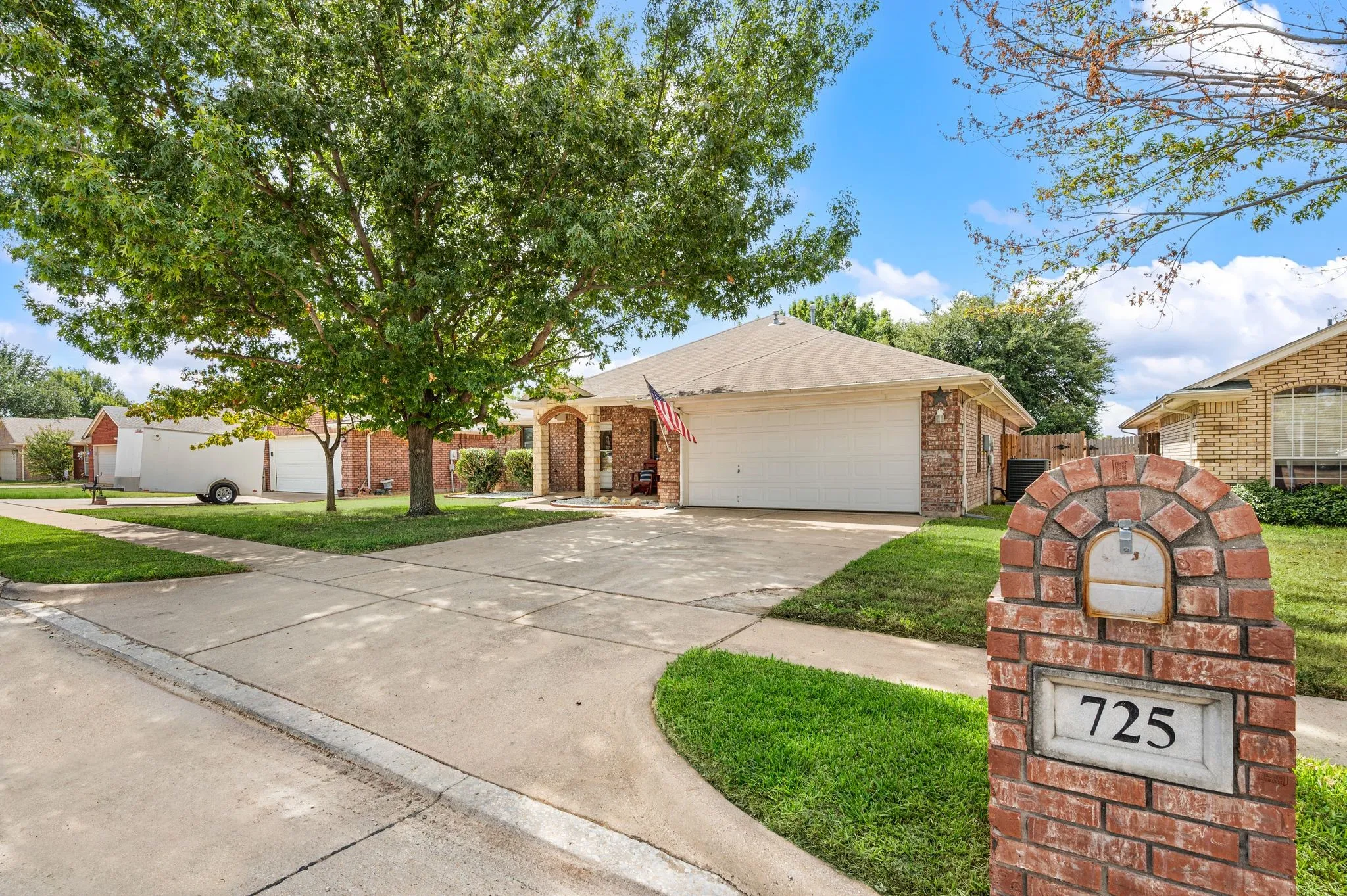 Single Family Residence For Sale in Tarrant County , 725 Big Willow Drive, Saginaw, Texas 76179, 4 Bedroom, 2 Bathroom, 2 Garage spaces, 2,015 Sqft, built in 2000, mls#21399673, Real Estate Agent in Saginaw, Homes For Sale in Tarrant county, Homes For Sale in Saginaw, Realtor in Saginaw Texas, Real Estate Brokerage Independent Realty Texas, Luminita Cordes Realtor