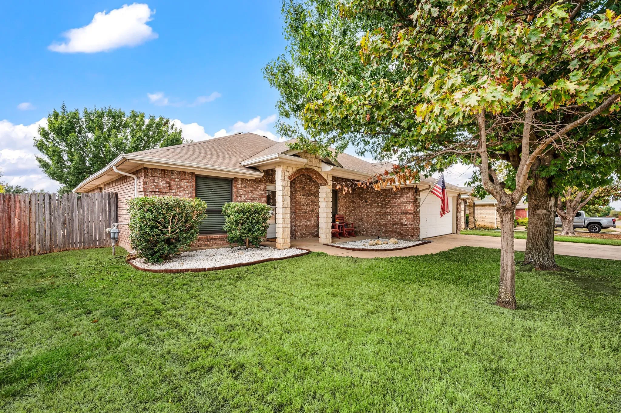 Single Family Residence For Sale in Tarrant County , 725 Big Willow Drive, Saginaw, Texas 76179, 4 Bedroom, 2 Bathroom, 2 Garage spaces, 2,015 Sqft, built in 2000, mls#21399673, Real Estate Agent in Saginaw, Homes For Sale in Tarrant county, Homes For Sale in Saginaw, Realtor in Saginaw Texas, Real Estate Brokerage Independent Realty Texas, Luminita Cordes Realtor