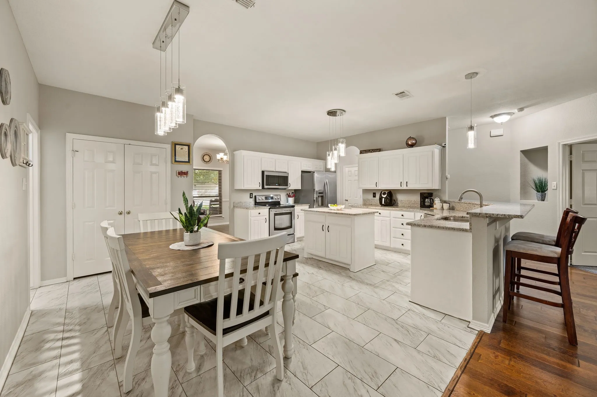 Single Family Residence For Sale in Tarrant County , 725 Big Willow Drive, Saginaw, Texas 76179, 4 Bedroom, 2 Bathroom, 2 Garage spaces, 2,015 Sqft, built in 2000, mls#21399673, Real Estate Agent in Saginaw, Homes For Sale in Tarrant county, Homes For Sale in Saginaw, Realtor in Saginaw Texas, Real Estate Brokerage Independent Realty Texas, Luminita Cordes Realtor