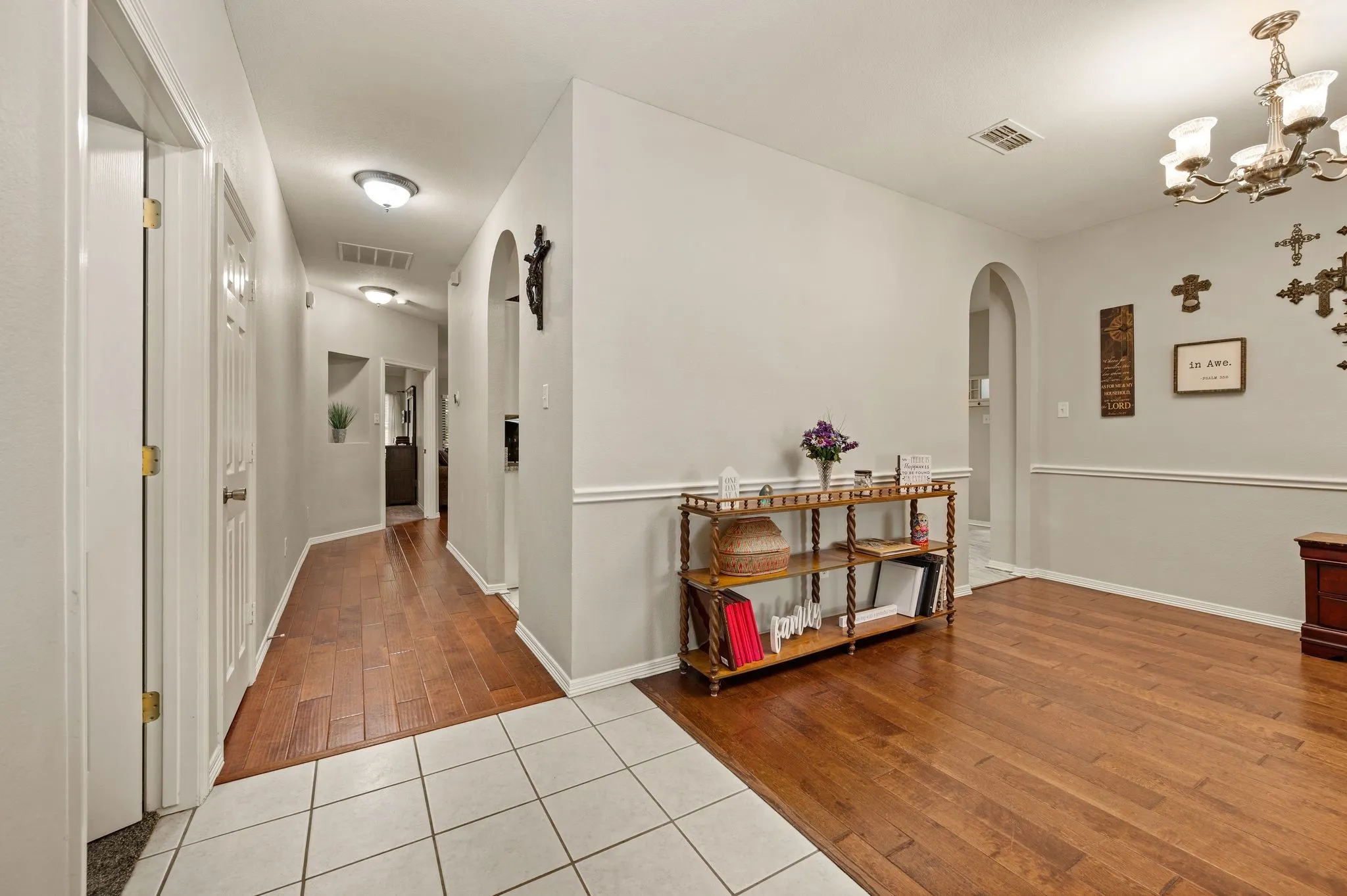Single Family Residence For Sale in Tarrant County , 725 Big Willow Drive, Saginaw, Texas 76179, 4 Bedroom, 2 Bathroom, 2 Garage spaces, 2,015 Sqft, built in 2000, mls#21399673, Real Estate Agent in Saginaw, Homes For Sale in Tarrant county, Homes For Sale in Saginaw, Realtor in Saginaw Texas, Real Estate Brokerage Independent Realty Texas, Luminita Cordes Realtor