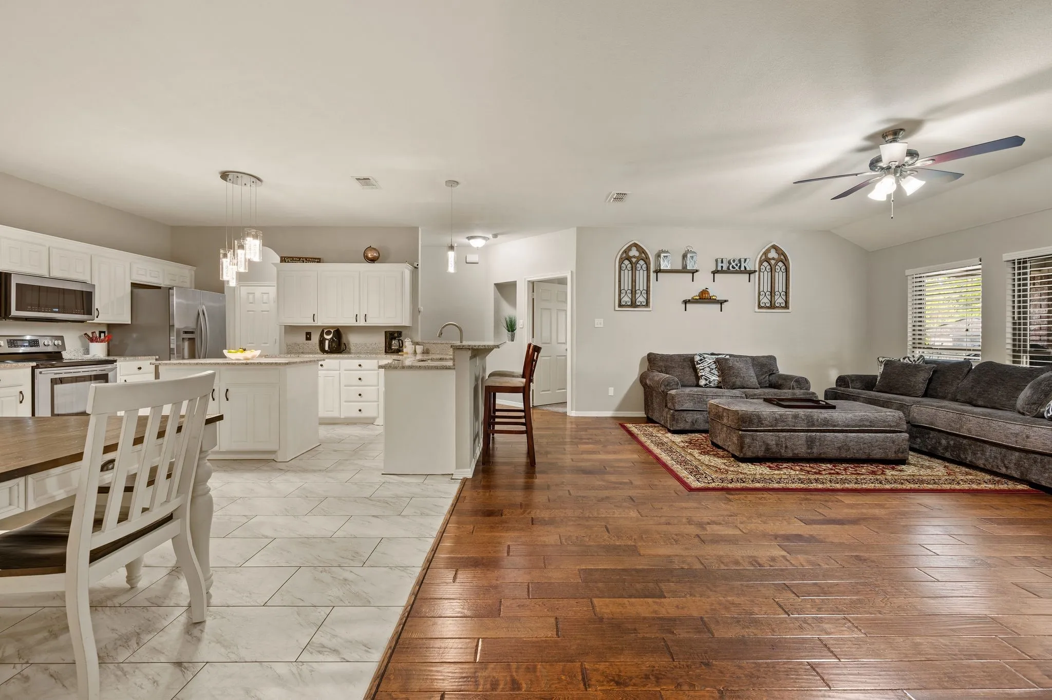 Single Family Residence For Sale in Tarrant County , 725 Big Willow Drive, Saginaw, Texas 76179, 4 Bedroom, 2 Bathroom, 2 Garage spaces, 2,015 Sqft, built in 2000, mls#21399673, Real Estate Agent in Saginaw, Homes For Sale in Tarrant county, Homes For Sale in Saginaw, Realtor in Saginaw Texas, Real Estate Brokerage Independent Realty Texas, Luminita Cordes Realtor