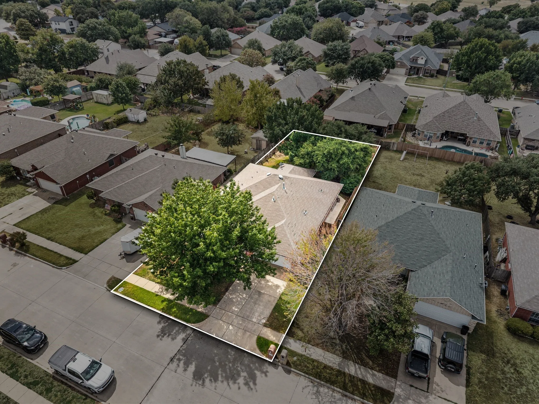 Single Family Residence For Sale in Tarrant County , 725 Big Willow Drive, Saginaw, Texas 76179, 4 Bedroom, 2 Bathroom, 2 Garage spaces, 2,015 Sqft, built in 2000, mls#21399673, Real Estate Agent in Saginaw, Homes For Sale in Tarrant county, Homes For Sale in Saginaw, Realtor in Saginaw Texas, Real Estate Brokerage Independent Realty Texas, Luminita Cordes Realtor
