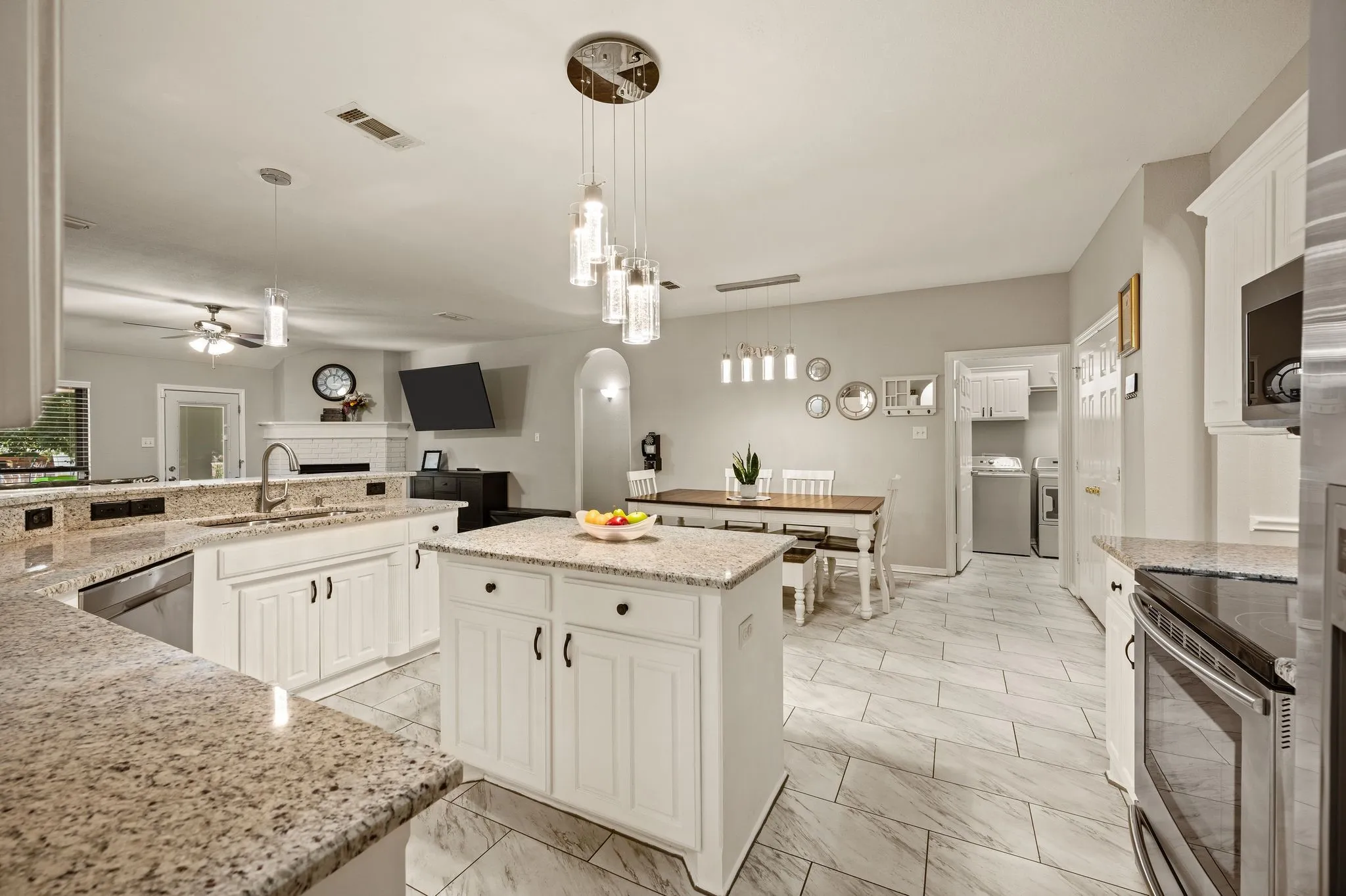 Single Family Residence For Sale in Tarrant County , 725 Big Willow Drive, Saginaw, Texas 76179, 4 Bedroom, 2 Bathroom, 2 Garage spaces, 2,015 Sqft, built in 2000, mls#21399673, Real Estate Agent in Saginaw, Homes For Sale in Tarrant county, Homes For Sale in Saginaw, Realtor in Saginaw Texas, Real Estate Brokerage Independent Realty Texas, Luminita Cordes Realtor