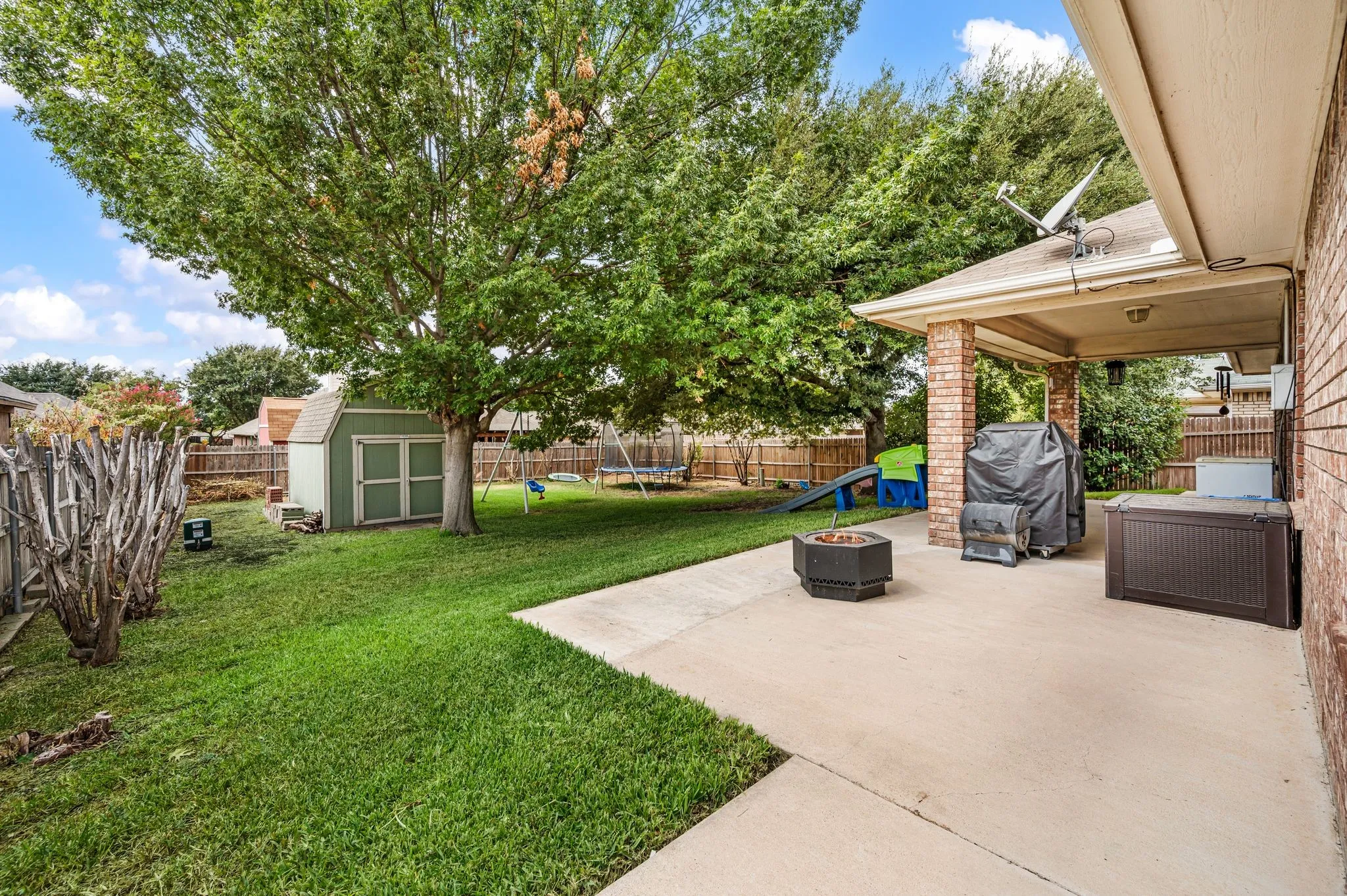 Single Family Residence For Sale in Tarrant County , 725 Big Willow Drive, Saginaw, Texas 76179, 4 Bedroom, 2 Bathroom, 2 Garage spaces, 2,015 Sqft, built in 2000, mls#21399673, Real Estate Agent in Saginaw, Homes For Sale in Tarrant county, Homes For Sale in Saginaw, Realtor in Saginaw Texas, Real Estate Brokerage Independent Realty Texas, Luminita Cordes Realtor