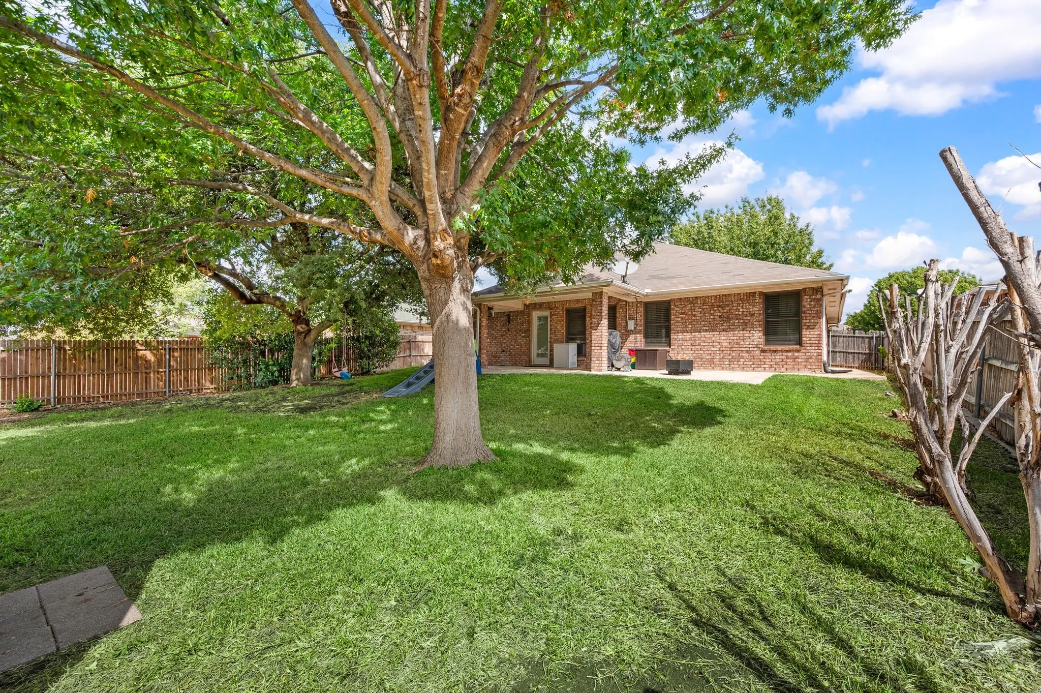 Single Family Residence For Sale in Tarrant County , 725 Big Willow Drive, Saginaw, Texas 76179, 4 Bedroom, 2 Bathroom, 2 Garage spaces, 2,015 Sqft, built in 2000, mls#21399673, Real Estate Agent in Saginaw, Homes For Sale in Tarrant county, Homes For Sale in Saginaw, Realtor in Saginaw Texas, Real Estate Brokerage Independent Realty Texas, Luminita Cordes Realtor