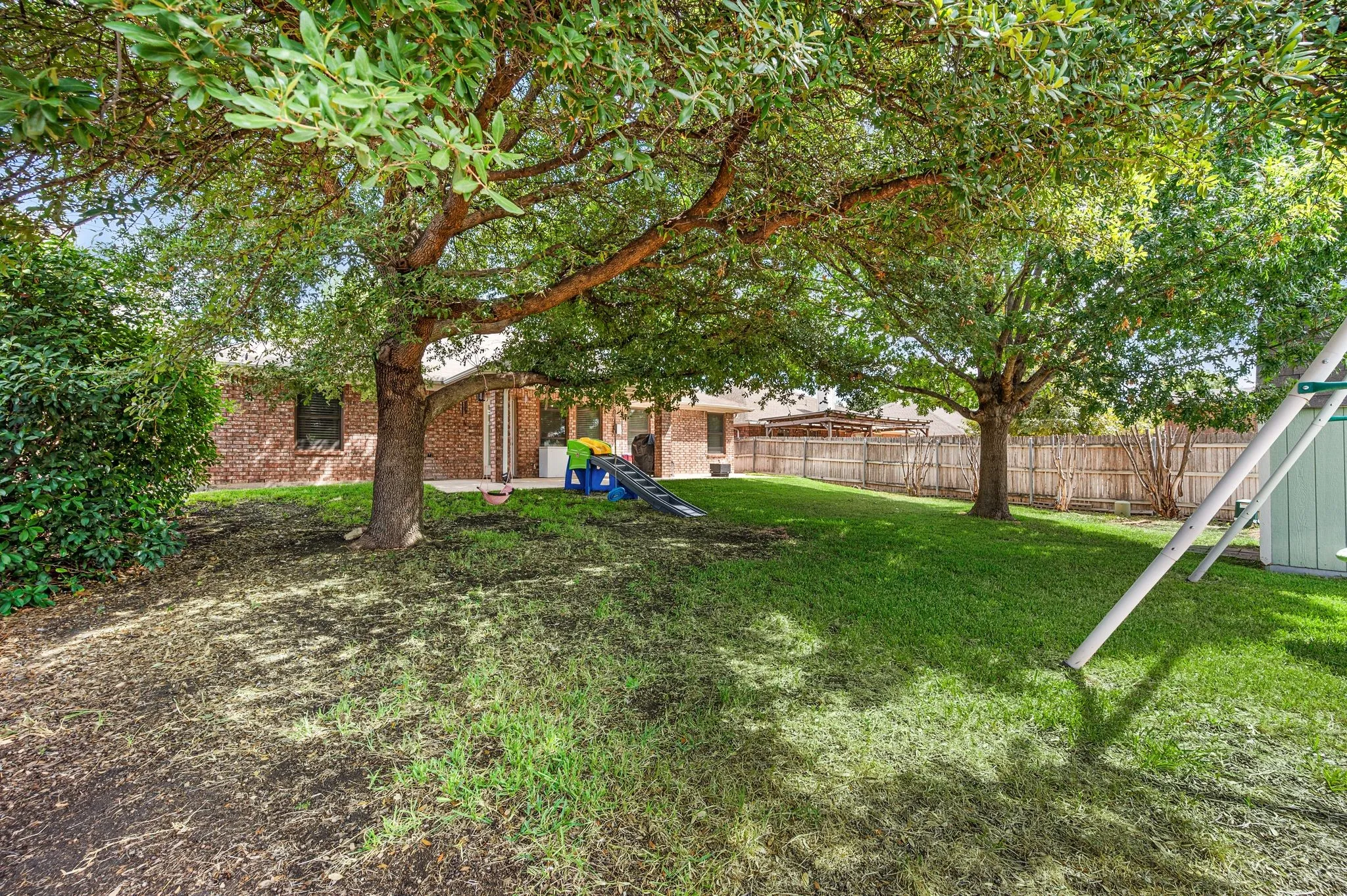 Single Family Residence For Sale in Tarrant County , 725 Big Willow Drive, Saginaw, Texas 76179, 4 Bedroom, 2 Bathroom, 2 Garage spaces, 2,015 Sqft, built in 2000, mls#21399673, Real Estate Agent in Saginaw, Homes For Sale in Tarrant county, Homes For Sale in Saginaw, Realtor in Saginaw Texas, Real Estate Brokerage Independent Realty Texas, Luminita Cordes Realtor