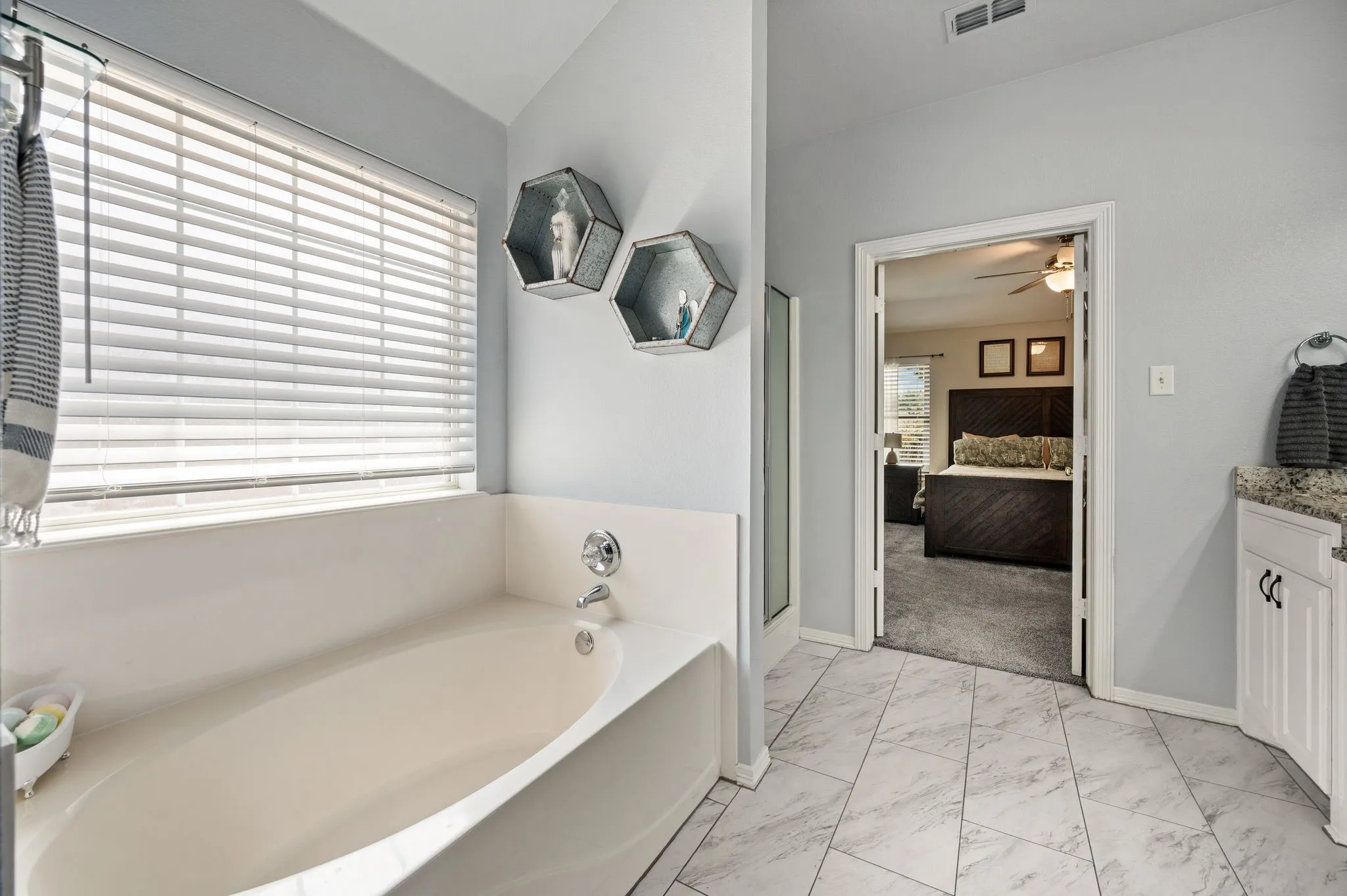 Single Family Residence For Sale in Tarrant County , 725 Big Willow Drive, Saginaw, Texas 76179, 4 Bedroom, 2 Bathroom, 2 Garage spaces, 2,015 Sqft, built in 2000, mls#21399673, Real Estate Agent in Saginaw, Homes For Sale in Tarrant county, Homes For Sale in Saginaw, Realtor in Saginaw Texas, Real Estate Brokerage Independent Realty Texas, Luminita Cordes Realtor