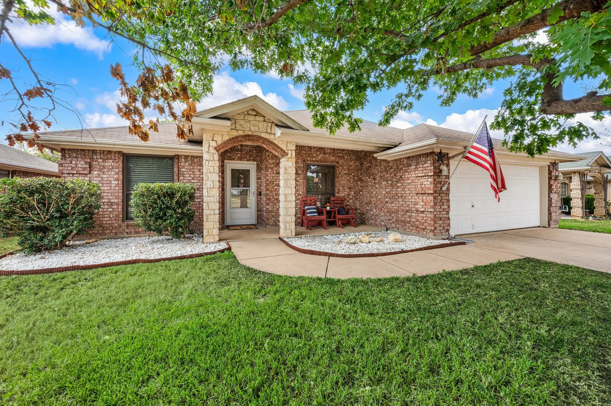 Single Family Residence For Sale in Tarrant County , 725 Big Willow Drive, Saginaw, Texas 76179, 4 Bedroom, 2 Bathroom, 2 Garage spaces, 2,015 Sqft, built in 2000, mls#21399673, Real Estate Agent in Saginaw, Homes For Sale in Tarrant county, Homes For Sale in Saginaw, Realtor in Saginaw Texas, Real Estate Brokerage Independent Realty Texas, Luminita Cordes Realtor