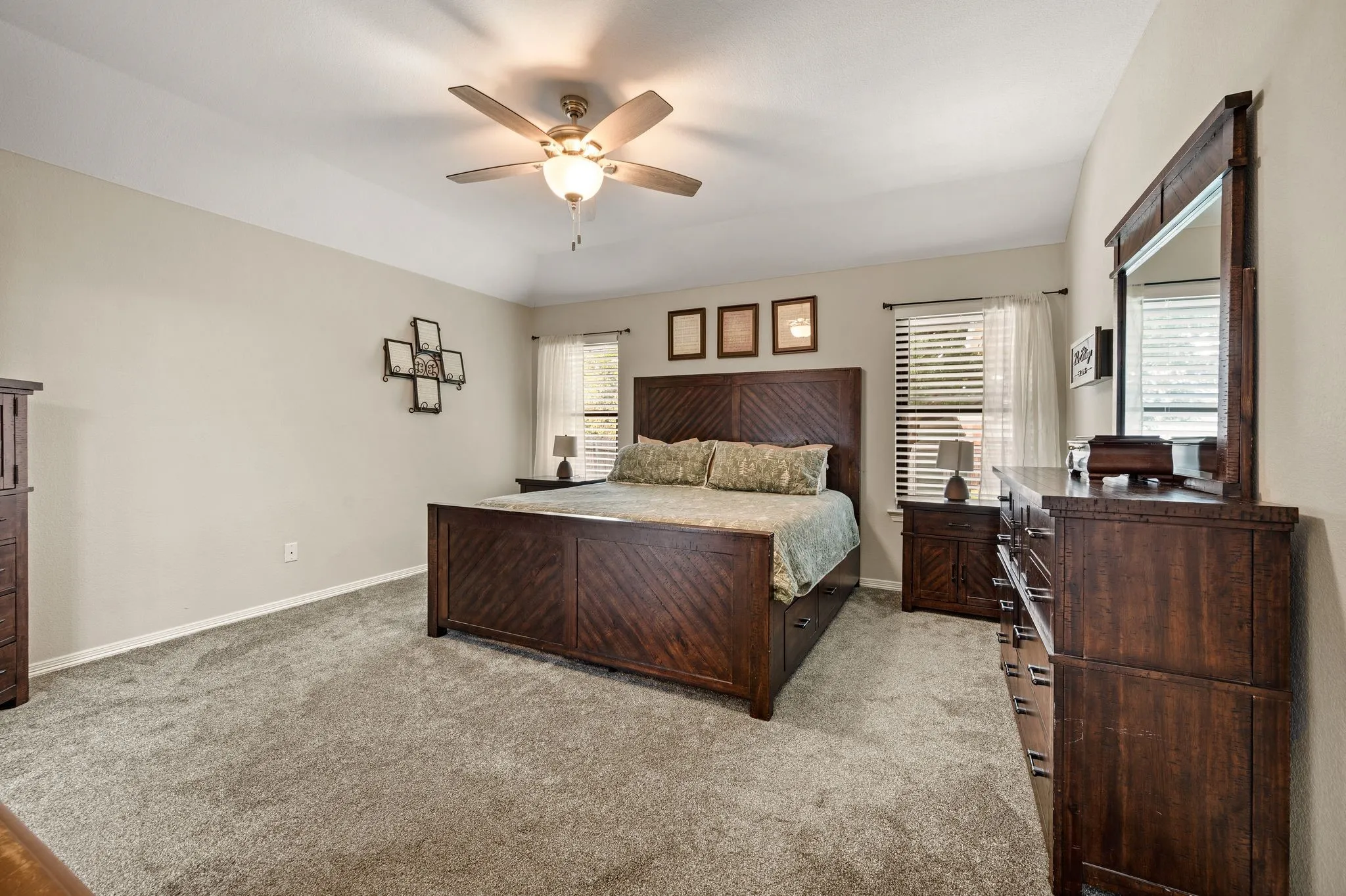 Single Family Residence For Sale in Tarrant County , 725 Big Willow Drive, Saginaw, Texas 76179, 4 Bedroom, 2 Bathroom, 2 Garage spaces, 2,015 Sqft, built in 2000, mls#21399673, Real Estate Agent in Saginaw, Homes For Sale in Tarrant county, Homes For Sale in Saginaw, Realtor in Saginaw Texas, Real Estate Brokerage Independent Realty Texas, Luminita Cordes Realtor
