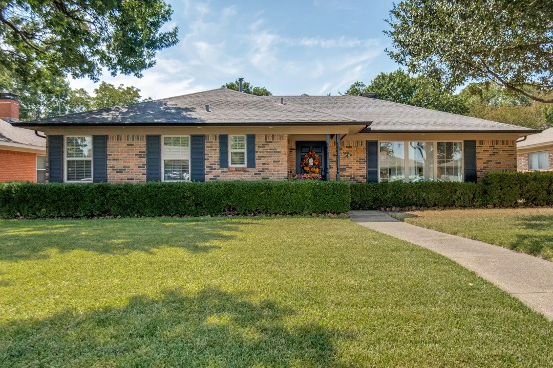 IMMACULATE brick home in Lake Highlands has 2162 sq. ft., 3 BRs, 2 baths, parking for 6, & Richardson schools.
