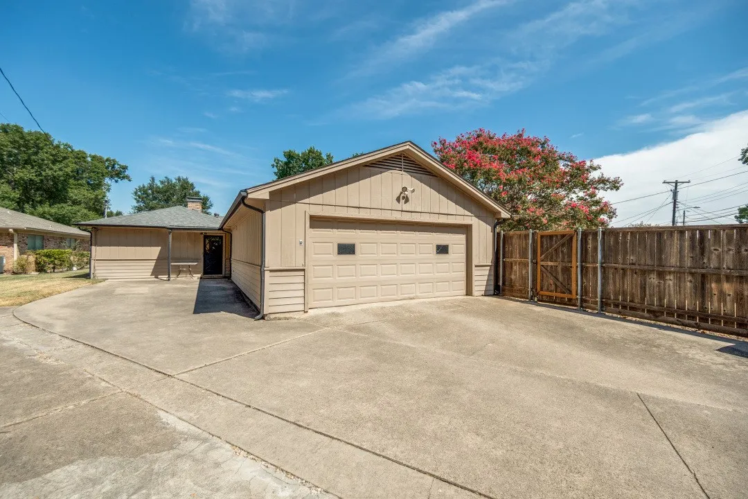 Parking for SIX - Cars can go in the garage; other cars, RV, and a boat can go on uncovered cement areas.