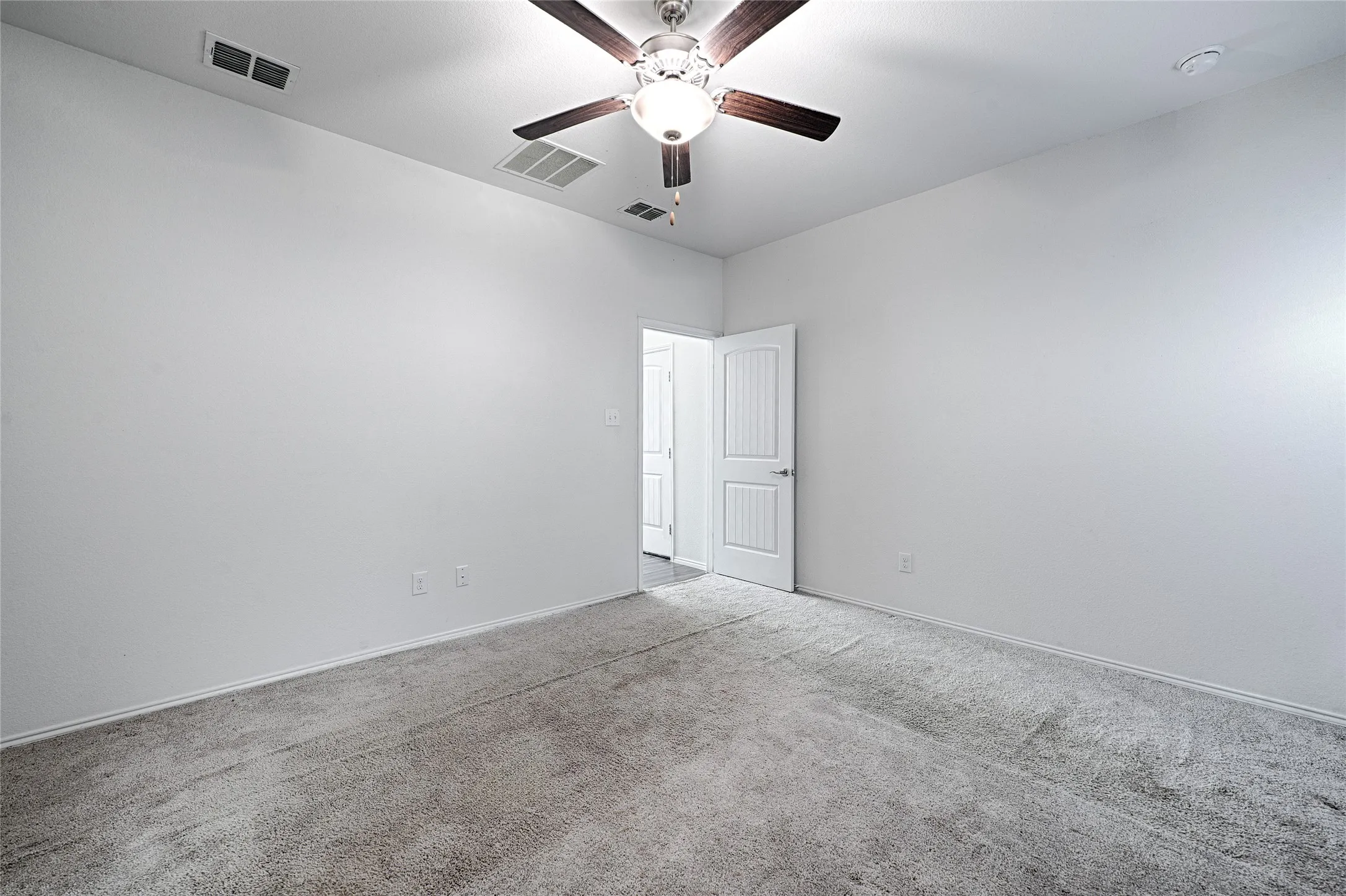 Single Family Residence For Rent in Kaufman County , 4017 Springfield Lane, Heartland, Texas 75126, 4 Bedroom, 3 Bathroom, 2 Garage spaces, 2,204 Sqft, built in 2019, mls#21399477, Real Estate Agent in Heartland, Homes For Rent in Kaufman county, Homes For Rent in Heartland, Realtor in Heartland Texas, Real Estate Brokerage Independent Realty Texas, Luminita Cordes Realtor
