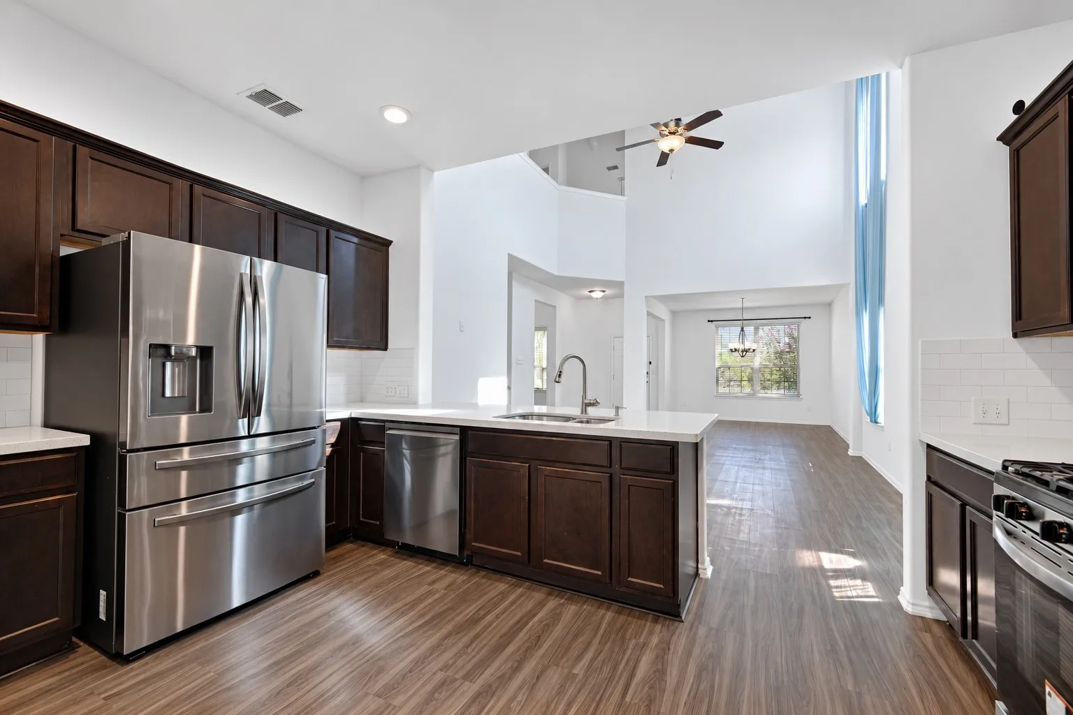 Single Family Residence For Rent in Kaufman County , 4017 Springfield Lane, Heartland, Texas 75126, 4 Bedroom, 3 Bathroom, 2 Garage spaces, 2,204 Sqft, built in 2019, mls#21399477, Real Estate Agent in Heartland, Homes For Rent in Kaufman county, Homes For Rent in Heartland, Realtor in Heartland Texas, Real Estate Brokerage Independent Realty Texas, Luminita Cordes Realtor