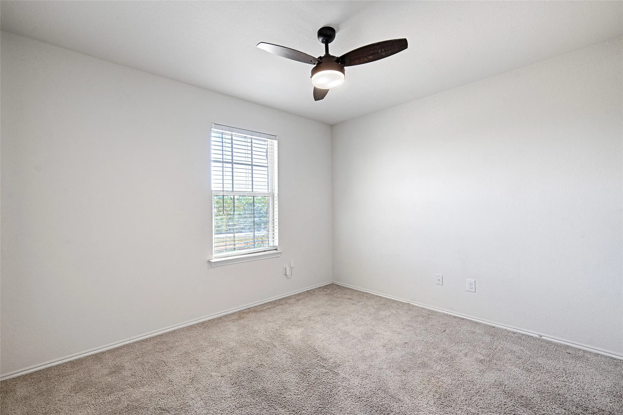 Single Family Residence For Rent in Kaufman County , 4017 Springfield Lane, Heartland, Texas 75126, 4 Bedroom, 3 Bathroom, 2 Garage spaces, 2,204 Sqft, built in 2019, mls#21399477, Real Estate Agent in Heartland, Homes For Rent in Kaufman county, Homes For Rent in Heartland, Realtor in Heartland Texas, Real Estate Brokerage Independent Realty Texas, Luminita Cordes Realtor
