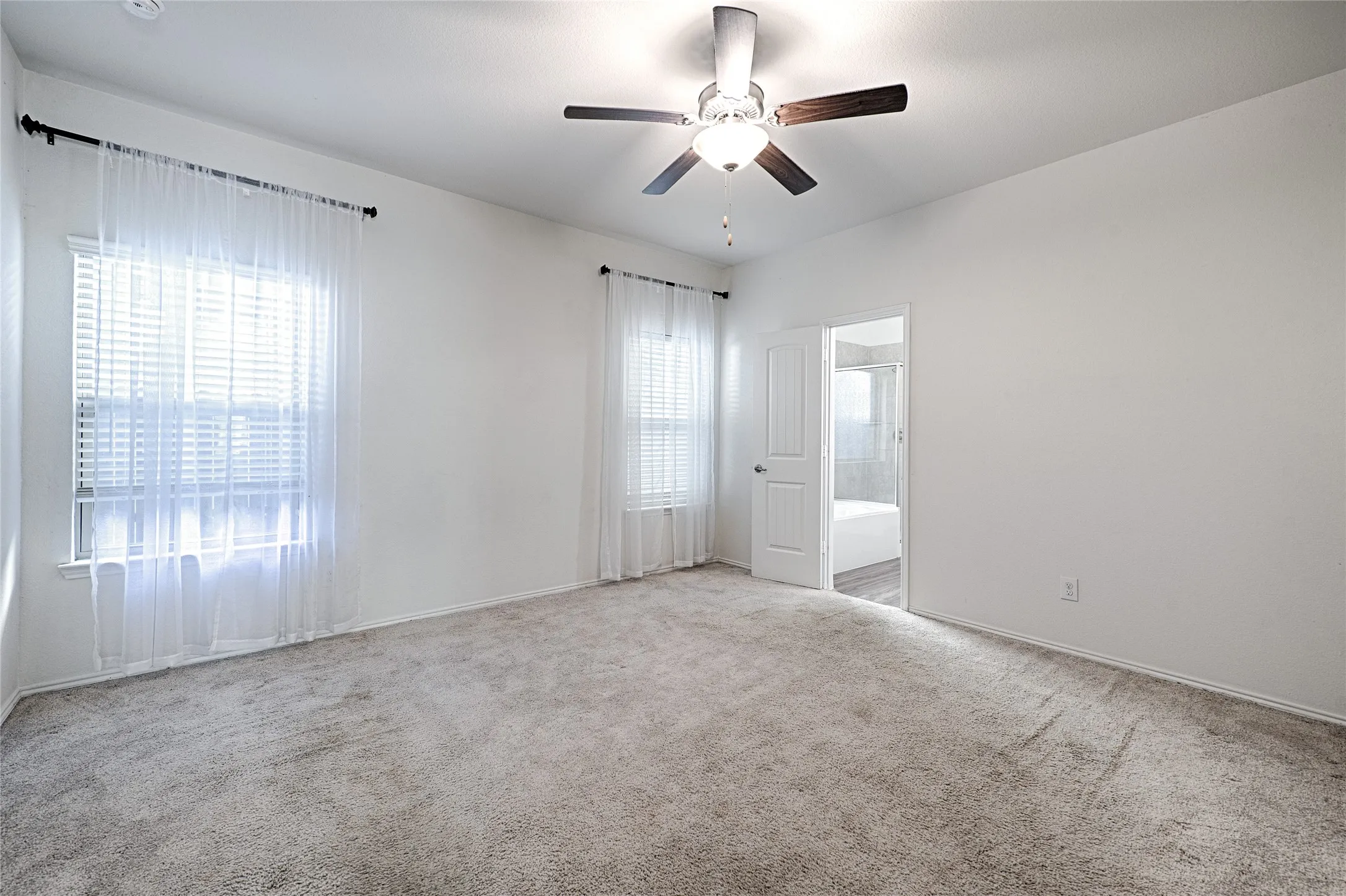 Single Family Residence For Rent in Kaufman County , 4017 Springfield Lane, Heartland, Texas 75126, 4 Bedroom, 3 Bathroom, 2 Garage spaces, 2,204 Sqft, built in 2019, mls#21399477, Real Estate Agent in Heartland, Homes For Rent in Kaufman county, Homes For Rent in Heartland, Realtor in Heartland Texas, Real Estate Brokerage Independent Realty Texas, Luminita Cordes Realtor