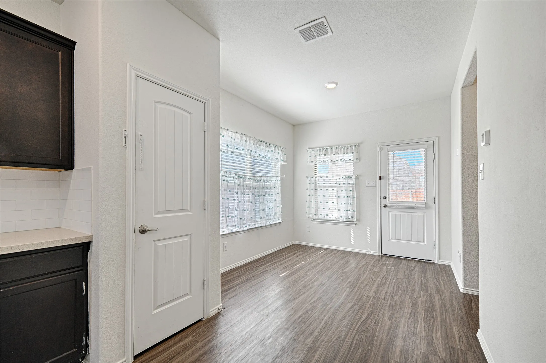 Single Family Residence For Rent in Kaufman County , 4017 Springfield Lane, Heartland, Texas 75126, 4 Bedroom, 3 Bathroom, 2 Garage spaces, 2,204 Sqft, built in 2019, mls#21399477, Real Estate Agent in Heartland, Homes For Rent in Kaufman county, Homes For Rent in Heartland, Realtor in Heartland Texas, Real Estate Brokerage Independent Realty Texas, Luminita Cordes Realtor