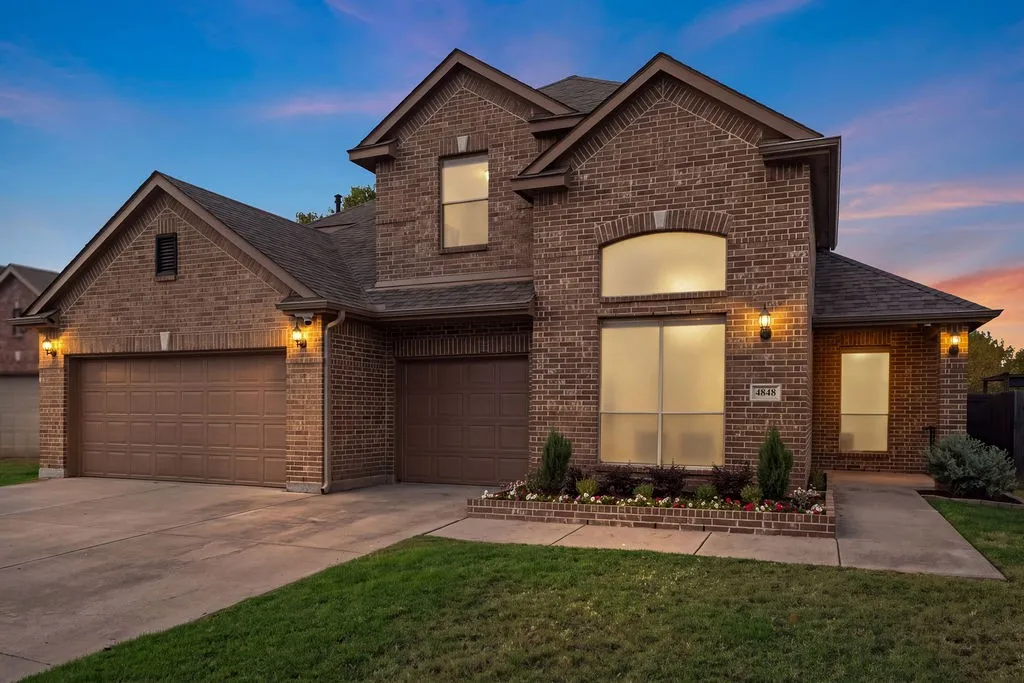 Single Family Residence For Sale in Dallas County , 4848 Monarch Drive, Mesquite, Texas 75181, 4 Bedroom, 3 Bathroom, 3 Garage spaces, 3,064 Sqft, built in 2010, mls#21401838, Real Estate Agent in Mesquite, Homes For Sale in Dallas county, Homes For Sale in Mesquite, Realtor in Mesquite Texas, Real Estate Brokerage Independent Realty Texas, Luminita Cordes Realtor