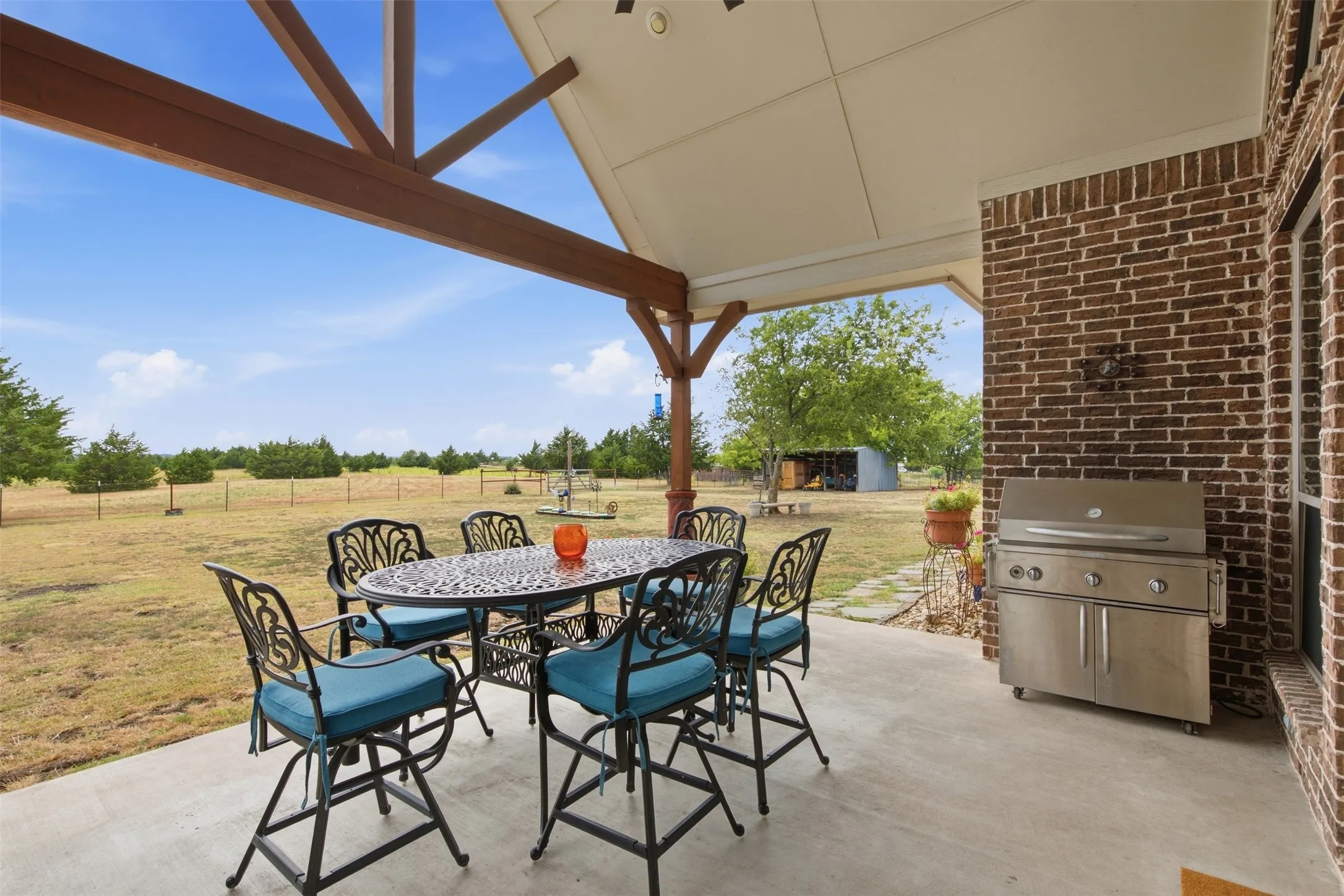 Single Family Residence For Sale in Hunt County , 5541 County Road 1130, Farmersville, Texas 75442, 3 Bedroom, 3 Bathroom, 2 Garage spaces, 3,142 Sqft, built in 2015, mls#21398950, Real Estate Agent in Farmersville, Homes For Sale in Hunt county, Homes For Sale in Farmersville, Realtor in Farmersville Texas, Real Estate Brokerage Independent Realty Texas, Luminita Cordes Realtor