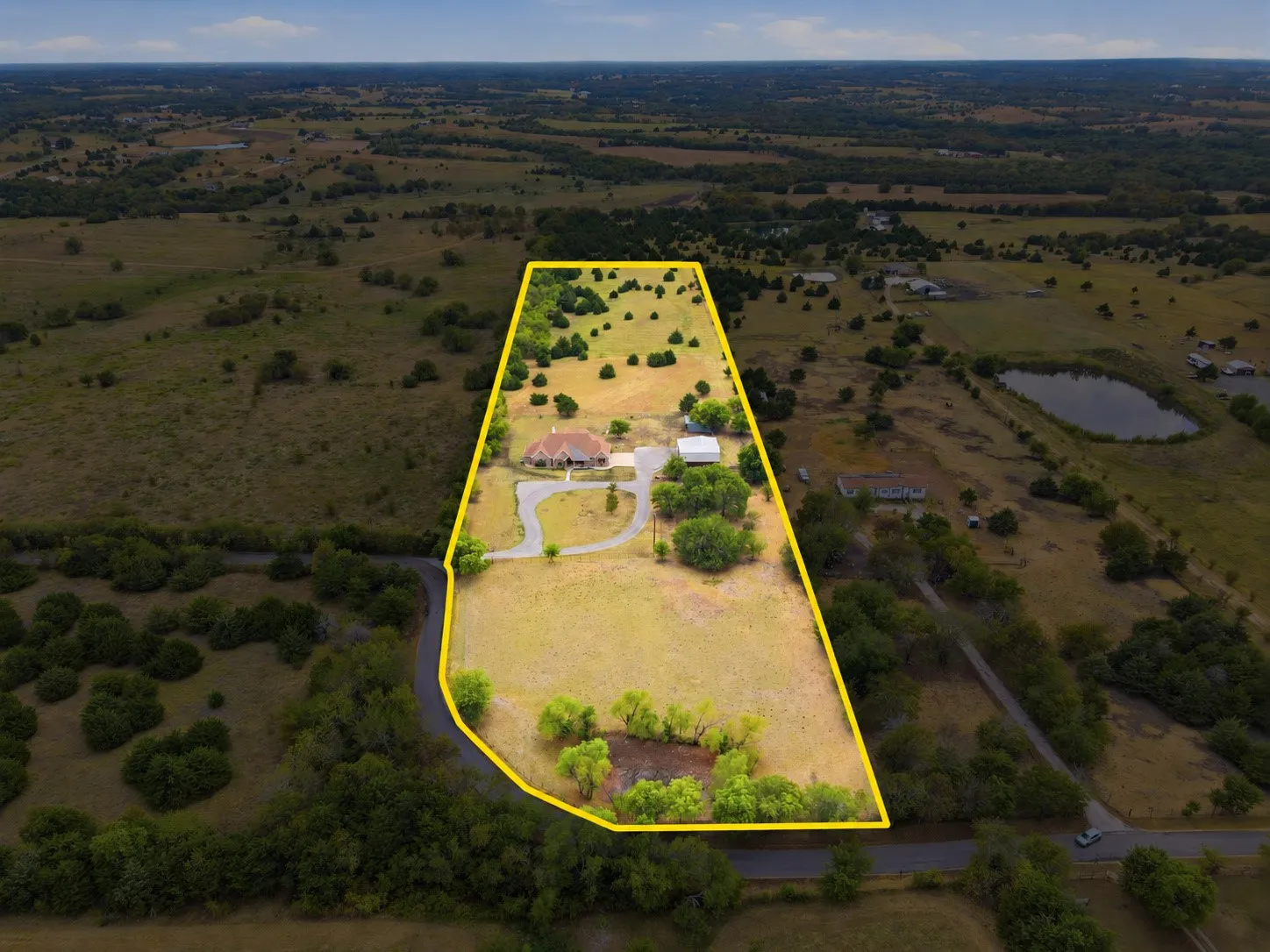 Single Family Residence For Sale in Hunt County , 5541 County Road 1130, Farmersville, Texas 75442, 3 Bedroom, 3 Bathroom, 2 Garage spaces, 3,142 Sqft, built in 2015, mls#21398950, Real Estate Agent in Farmersville, Homes For Sale in Hunt county, Homes For Sale in Farmersville, Realtor in Farmersville Texas, Real Estate Brokerage Independent Realty Texas, Luminita Cordes Realtor