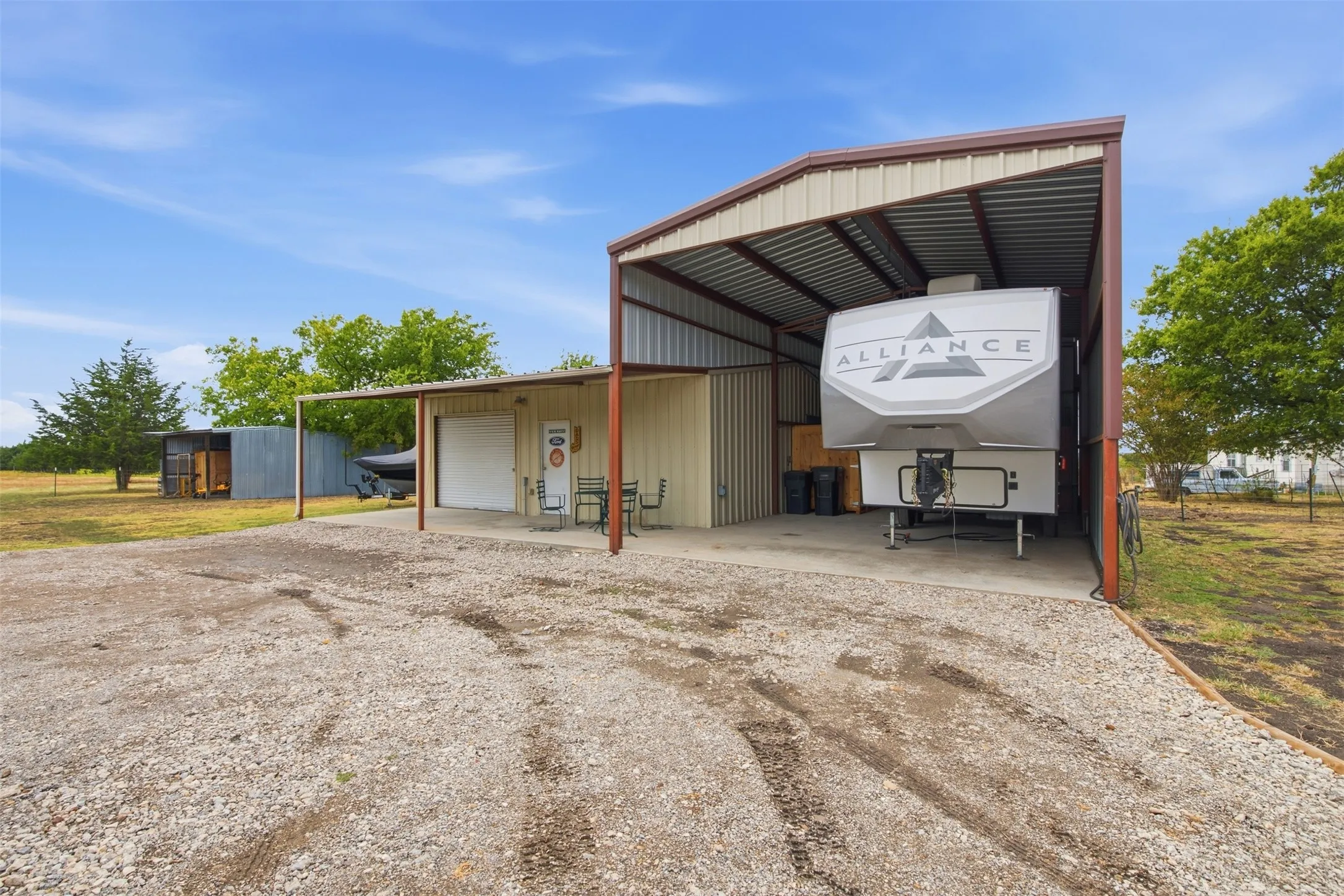 Single Family Residence For Sale in Hunt County , 5541 County Road 1130, Farmersville, Texas 75442, 3 Bedroom, 3 Bathroom, 2 Garage spaces, 3,142 Sqft, built in 2015, mls#21398950, Real Estate Agent in Farmersville, Homes For Sale in Hunt county, Homes For Sale in Farmersville, Realtor in Farmersville Texas, Real Estate Brokerage Independent Realty Texas, Luminita Cordes Realtor