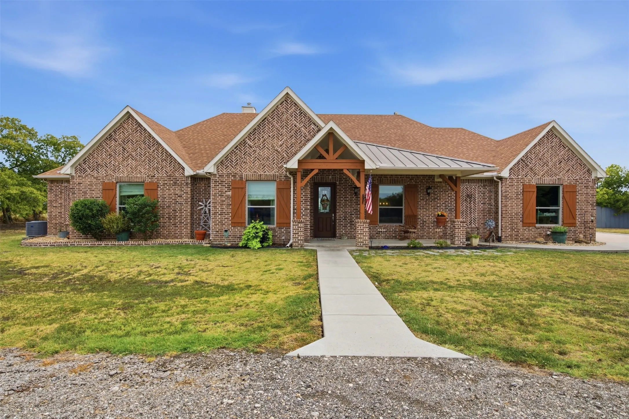 Single Family Residence For Sale in Hunt County , 5541 County Road 1130, Farmersville, Texas 75442, 3 Bedroom, 3 Bathroom, 2 Garage spaces, 3,142 Sqft, built in 2015, mls#21398950, Real Estate Agent in Farmersville, Homes For Sale in Hunt county, Homes For Sale in Farmersville, Realtor in Farmersville Texas, Real Estate Brokerage Independent Realty Texas, Luminita Cordes Realtor