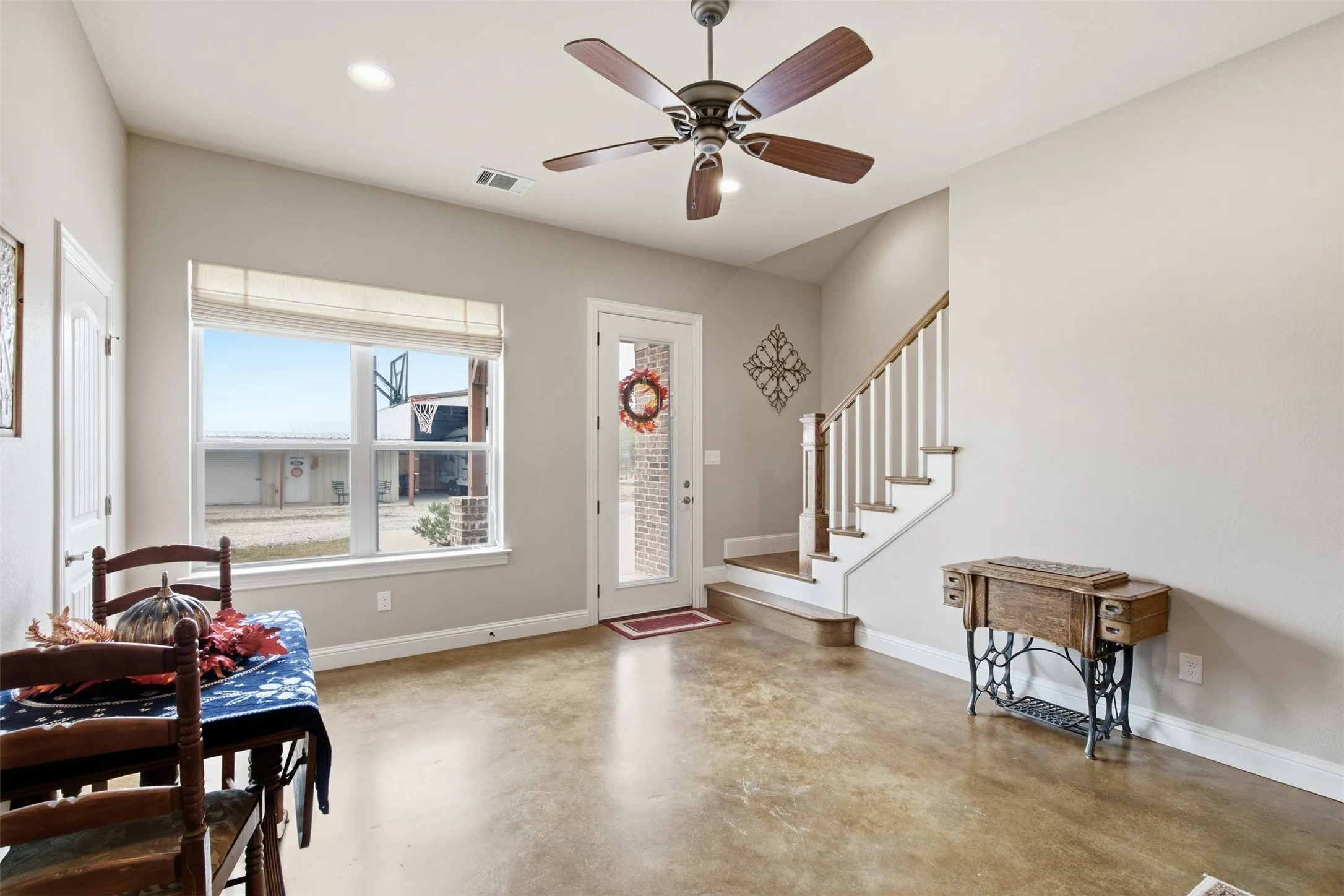 Single Family Residence For Sale in Hunt County , 5541 County Road 1130, Farmersville, Texas 75442, 3 Bedroom, 3 Bathroom, 2 Garage spaces, 3,142 Sqft, built in 2015, mls#21398950, Real Estate Agent in Farmersville, Homes For Sale in Hunt county, Homes For Sale in Farmersville, Realtor in Farmersville Texas, Real Estate Brokerage Independent Realty Texas, Luminita Cordes Realtor