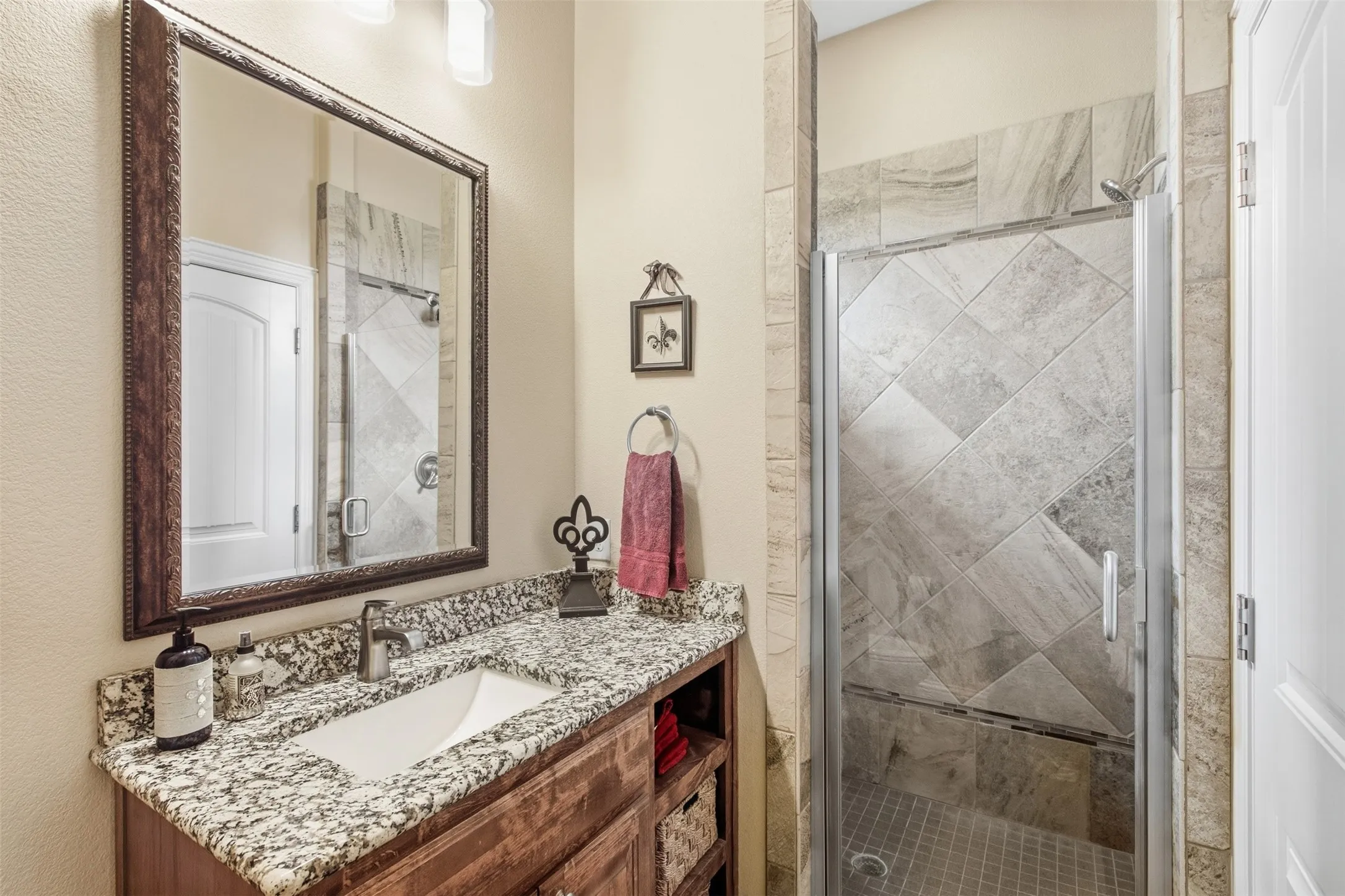 Single Family Residence For Sale in Hunt County , 5541 County Road 1130, Farmersville, Texas 75442, 3 Bedroom, 3 Bathroom, 2 Garage spaces, 3,142 Sqft, built in 2015, mls#21398950, Real Estate Agent in Farmersville, Homes For Sale in Hunt county, Homes For Sale in Farmersville, Realtor in Farmersville Texas, Real Estate Brokerage Independent Realty Texas, Luminita Cordes Realtor