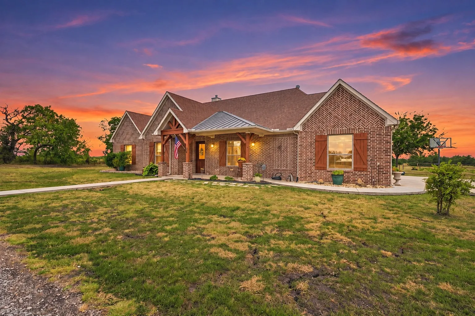Single Family Residence For Sale in Hunt County , 5541 County Road 1130, Farmersville, Texas 75442, 3 Bedroom, 3 Bathroom, 2 Garage spaces, 3,142 Sqft, built in 2015, mls#21398950, Real Estate Agent in Farmersville, Homes For Sale in Hunt county, Homes For Sale in Farmersville, Realtor in Farmersville Texas, Real Estate Brokerage Independent Realty Texas, Luminita Cordes Realtor
