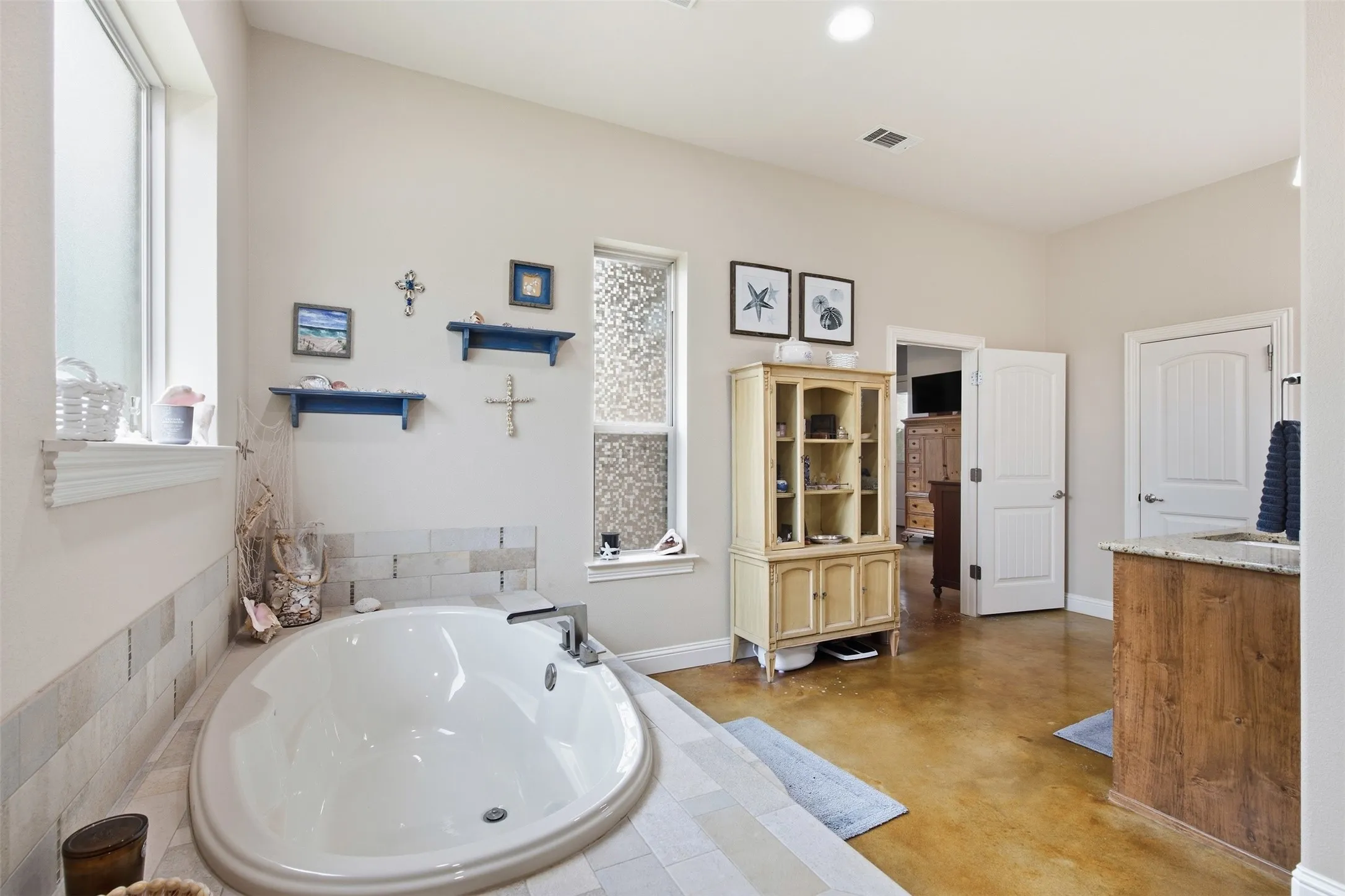 Single Family Residence For Sale in Hunt County , 5541 County Road 1130, Farmersville, Texas 75442, 3 Bedroom, 3 Bathroom, 2 Garage spaces, 3,142 Sqft, built in 2015, mls#21398950, Real Estate Agent in Farmersville, Homes For Sale in Hunt county, Homes For Sale in Farmersville, Realtor in Farmersville Texas, Real Estate Brokerage Independent Realty Texas, Luminita Cordes Realtor