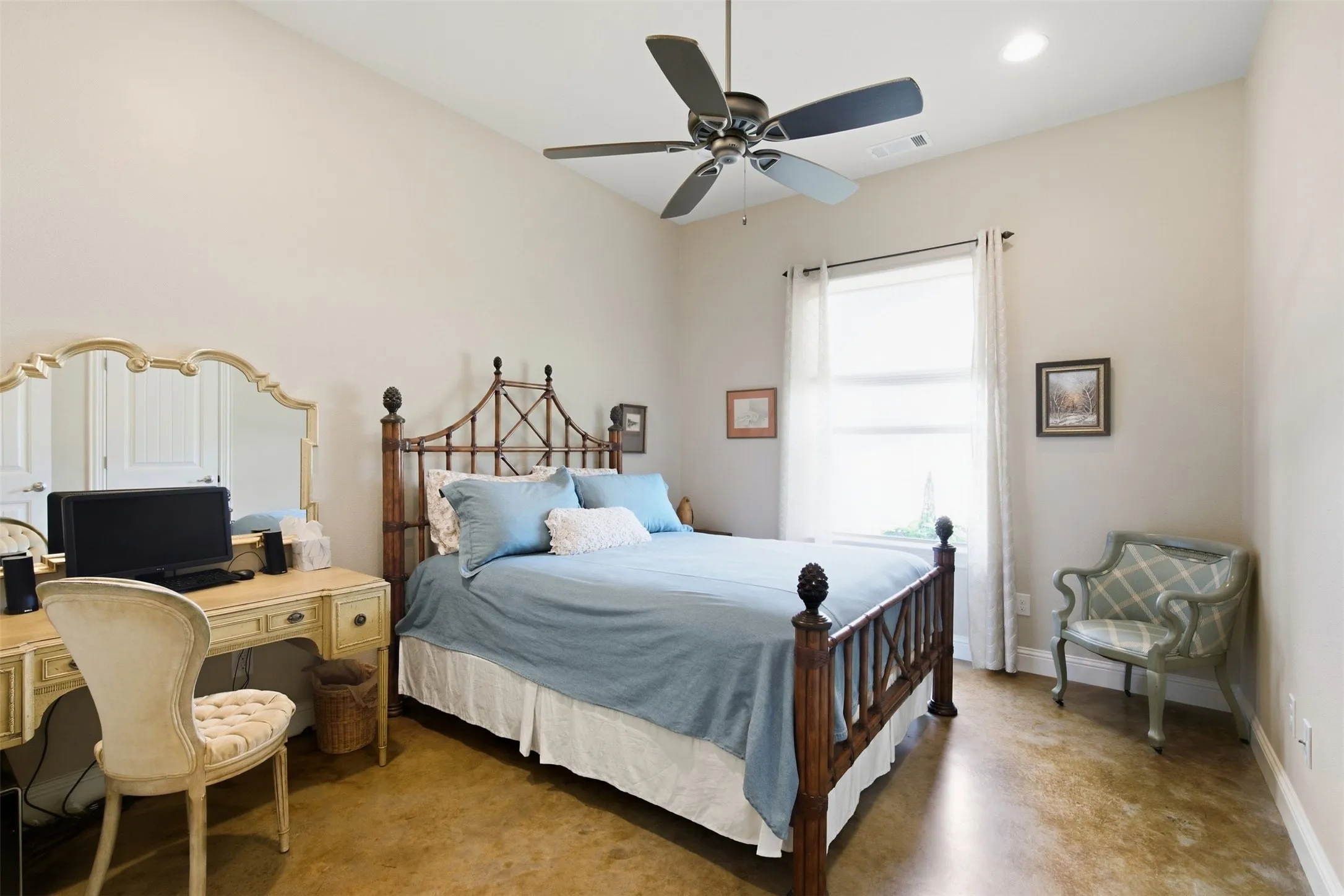 Single Family Residence For Sale in Hunt County , 5541 County Road 1130, Farmersville, Texas 75442, 3 Bedroom, 3 Bathroom, 2 Garage spaces, 3,142 Sqft, built in 2015, mls#21398950, Real Estate Agent in Farmersville, Homes For Sale in Hunt county, Homes For Sale in Farmersville, Realtor in Farmersville Texas, Real Estate Brokerage Independent Realty Texas, Luminita Cordes Realtor