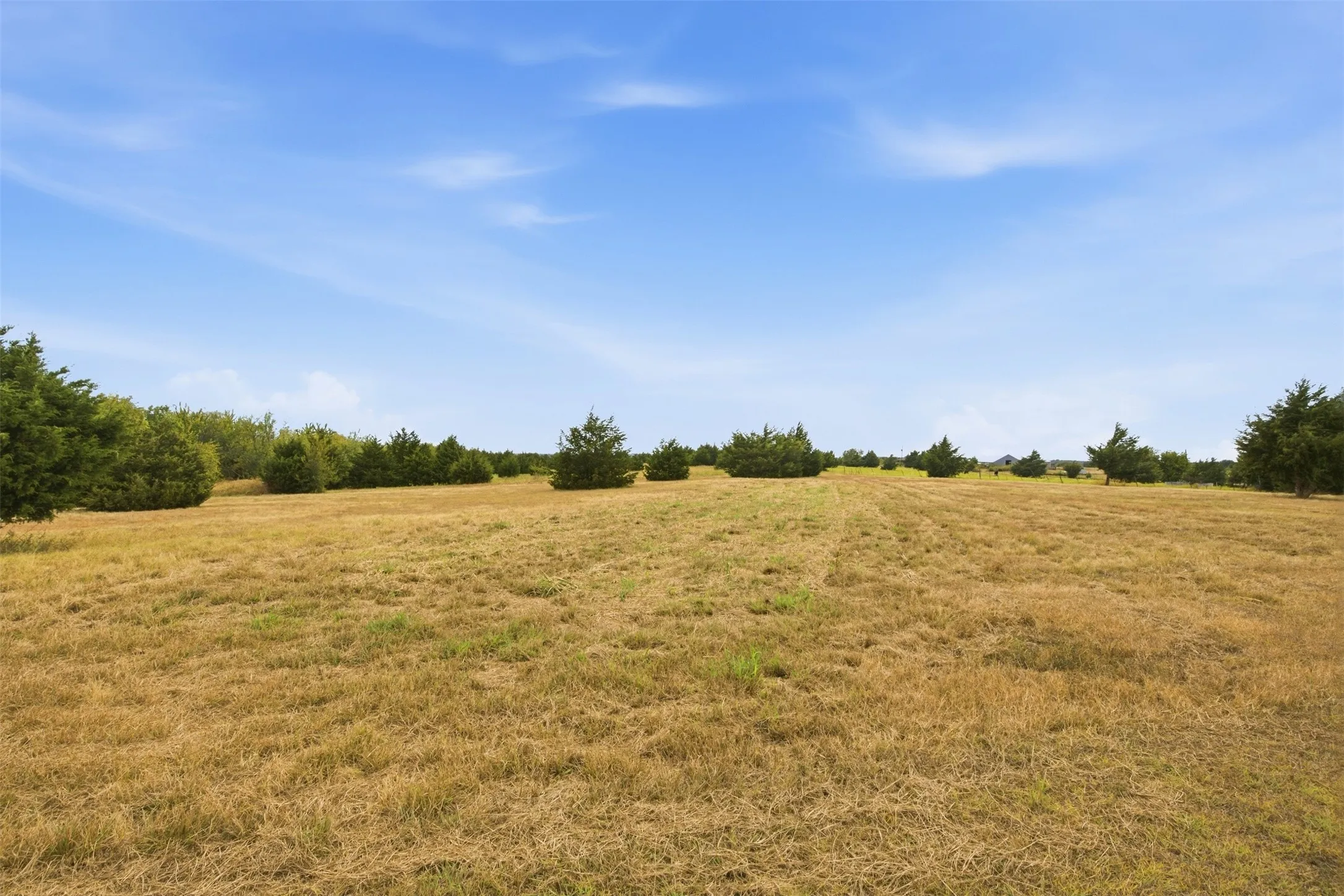 Single Family Residence For Sale in Hunt County , 5541 County Road 1130, Farmersville, Texas 75442, 3 Bedroom, 3 Bathroom, 2 Garage spaces, 3,142 Sqft, built in 2015, mls#21398950, Real Estate Agent in Farmersville, Homes For Sale in Hunt county, Homes For Sale in Farmersville, Realtor in Farmersville Texas, Real Estate Brokerage Independent Realty Texas, Luminita Cordes Realtor