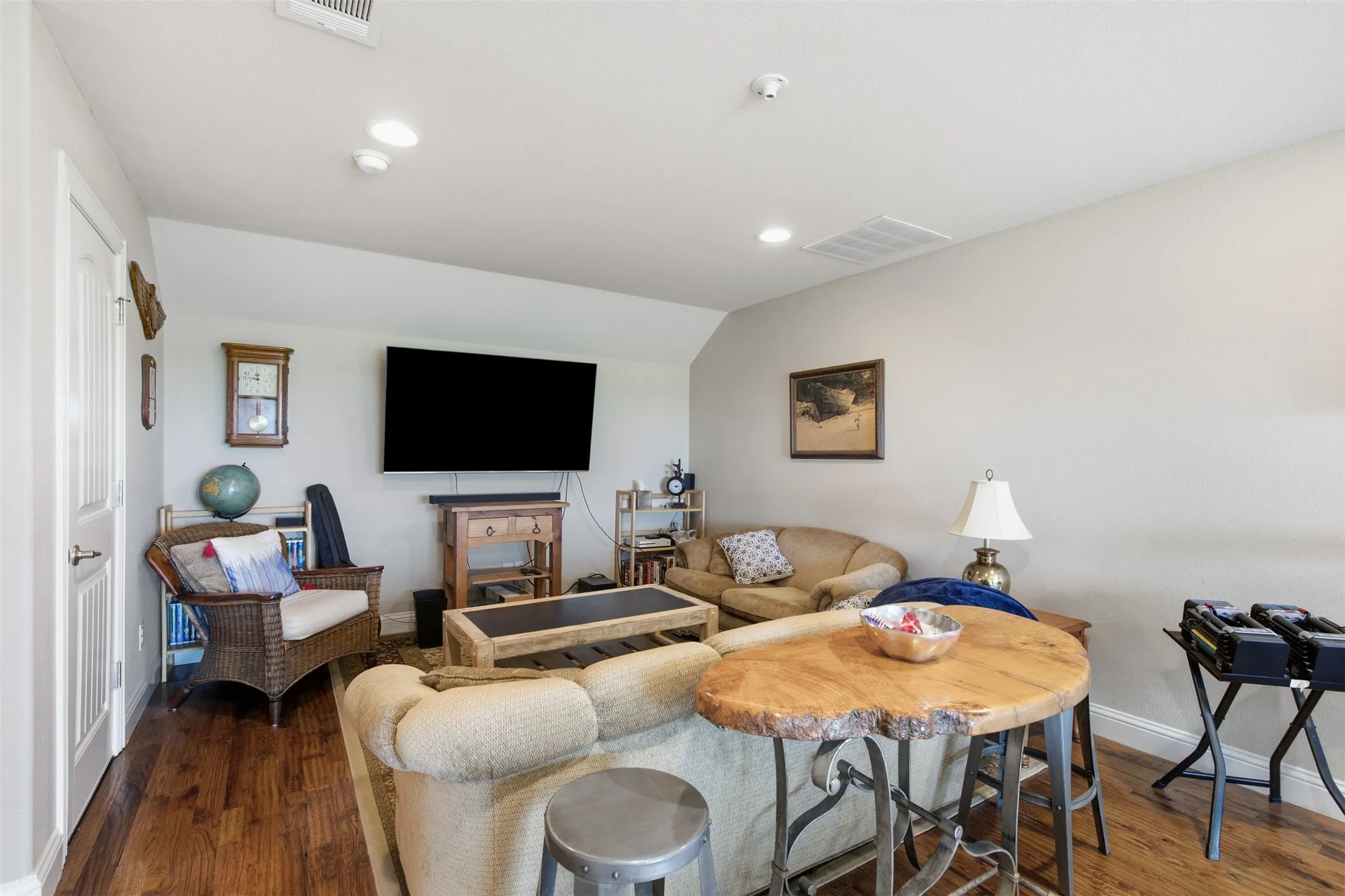 Single Family Residence For Sale in Hunt County , 5541 County Road 1130, Farmersville, Texas 75442, 3 Bedroom, 3 Bathroom, 2 Garage spaces, 3,142 Sqft, built in 2015, mls#21398950, Real Estate Agent in Farmersville, Homes For Sale in Hunt county, Homes For Sale in Farmersville, Realtor in Farmersville Texas, Real Estate Brokerage Independent Realty Texas, Luminita Cordes Realtor