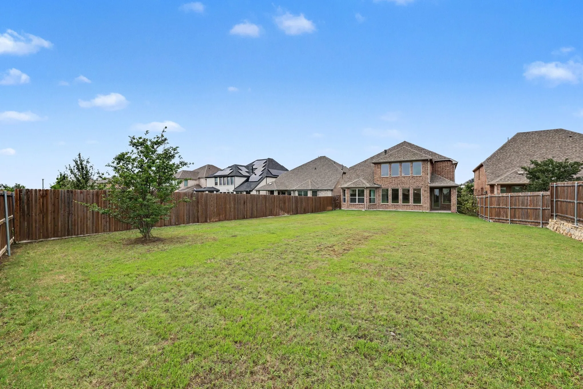 Single Family Residence For Sale in Denton County , 2317 Willow Garden Drive, Little Elm, Texas 75068, 5 Bedroom, 4 Bathroom, 2 Garage spaces, 3,496 Sqft, built in 2021, mls#21401850, Real Estate Agent in Little Elm, Homes For Sale in Denton county, Homes For Sale in Little Elm, Realtor in Little Elm Texas, Real Estate Brokerage Independent Realty Texas, Luminita Cordes Realtor