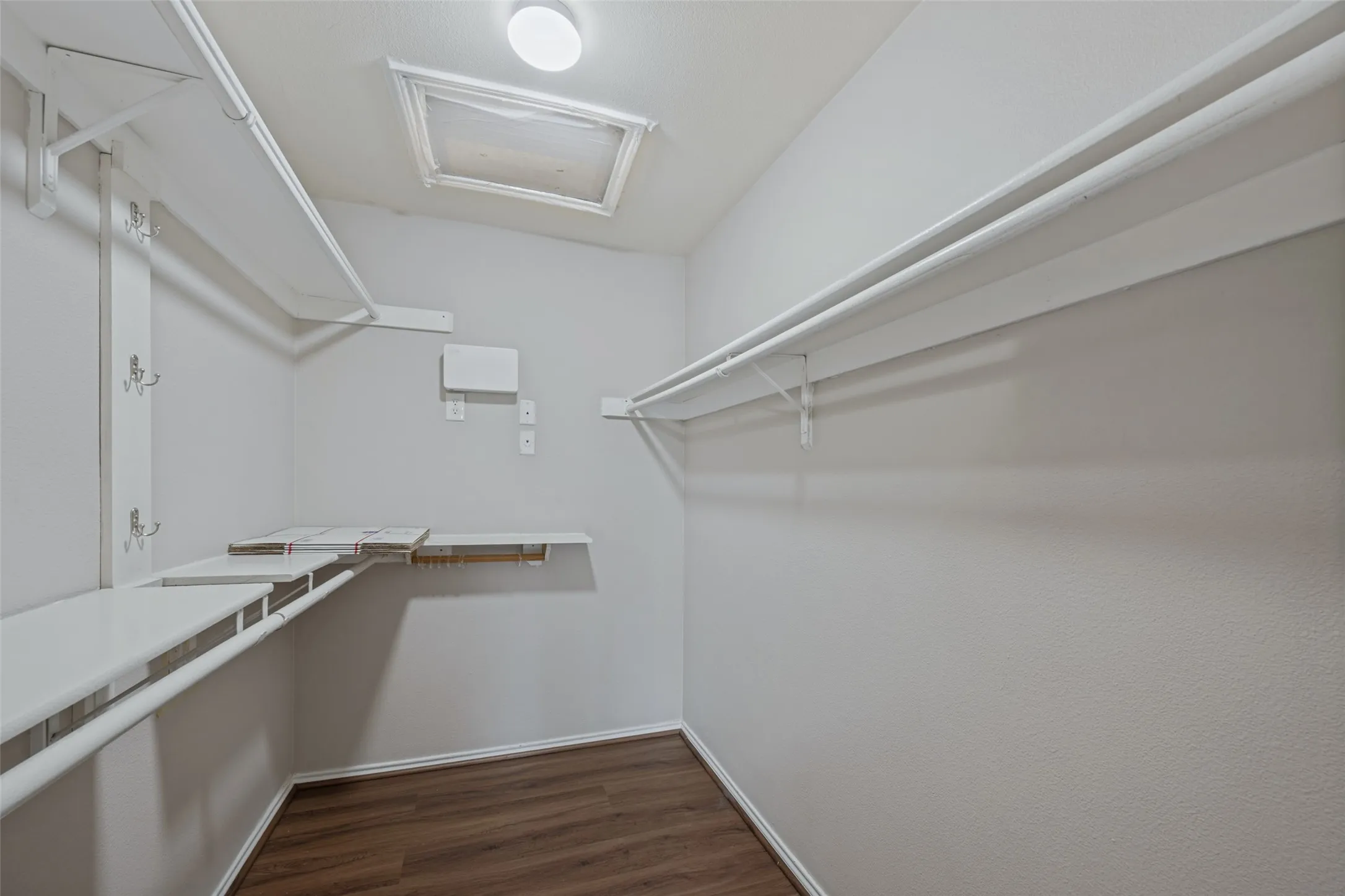 Condominium For Sale in Tarrant County , 256 Jefferson Parkway, Fort Worth, Texas 76107, 1 Bedroom, 1 Bathroom, Garage spaces, 806 Sqft, built in 1984, mls#21400585, Real Estate Agent in Fort Worth, Homes For Sale in Tarrant county, Homes For Sale in Fort Worth, Realtor in Fort Worth Texas, Real Estate Brokerage Independent Realty Texas, Luminita Cordes Realtor
