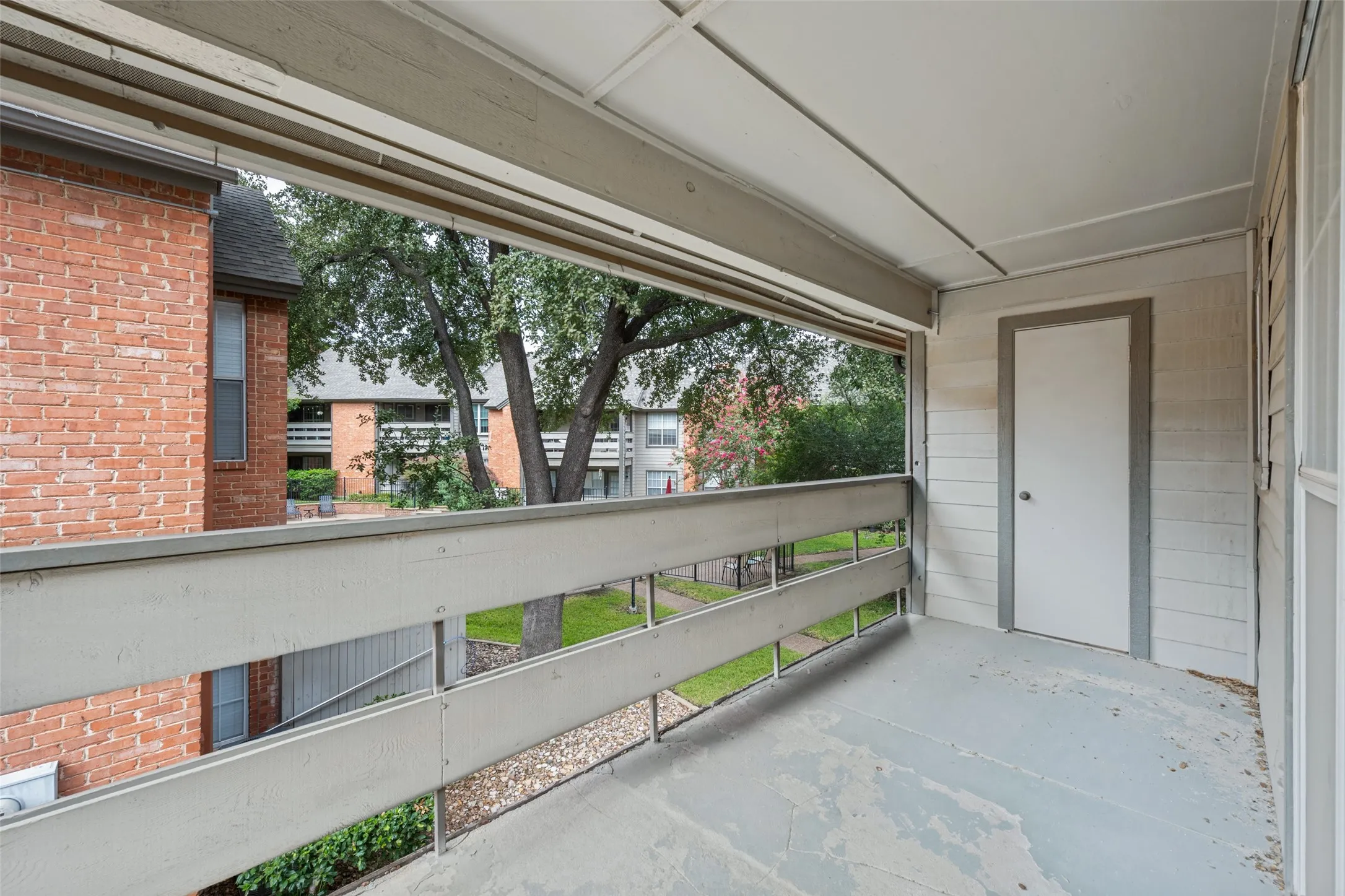 Condominium For Sale in Tarrant County , 256 Jefferson Parkway, Fort Worth, Texas 76107, 1 Bedroom, 1 Bathroom, Garage spaces, 806 Sqft, built in 1984, mls#21400585, Real Estate Agent in Fort Worth, Homes For Sale in Tarrant county, Homes For Sale in Fort Worth, Realtor in Fort Worth Texas, Real Estate Brokerage Independent Realty Texas, Luminita Cordes Realtor
