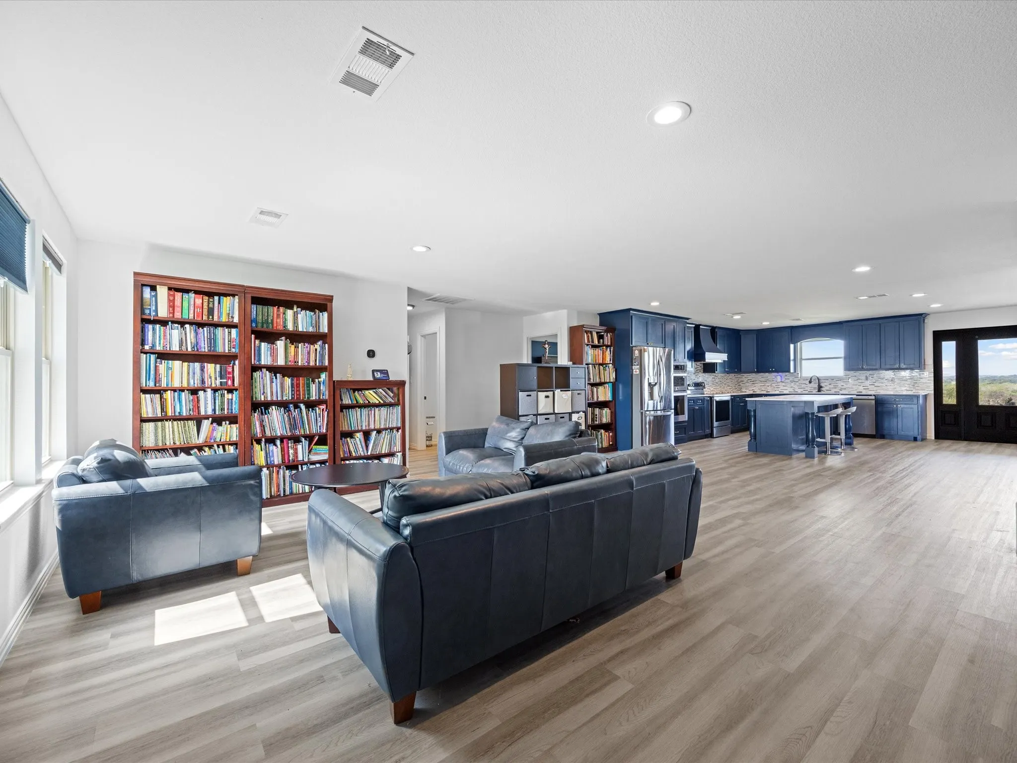 Single Family Residence For Sale in Ellis County , 781 Alsdorf Road, Ennis, Texas 75119, 5 Bedroom, 4 Bathroom, 2 Garage spaces, 3,438 Sqft, built in 2021, mls#21400616, Real Estate Agent in Ennis, Homes For Sale in Ellis county, Homes For Sale in Ennis, Realtor in Ennis Texas, Real Estate Brokerage Independent Realty Texas, Luminita Cordes Realtor