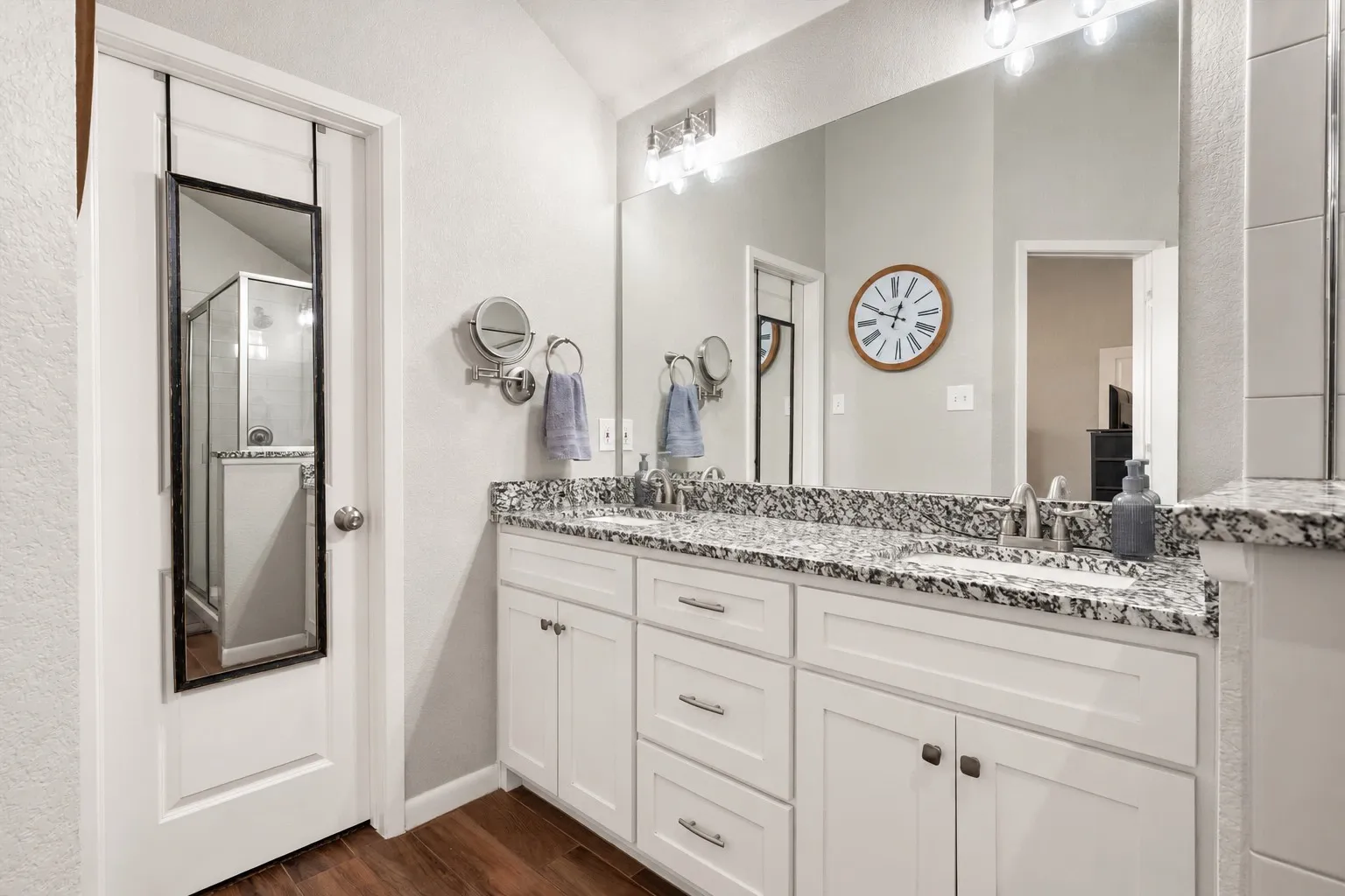Single Family Residence For Sale in Tarrant County , 8928 Holt Street, Lakeside, Texas 76135, 3 Bedroom, 2 Bathroom, 2 Garage spaces, 1,590 Sqft, built in 2018, mls#21399641, Real Estate Agent in Lakeside, Homes For Sale in Tarrant county, Homes For Sale in Lakeside, Realtor in Lakeside Texas, Real Estate Brokerage Independent Realty Texas, Luminita Cordes Realtor
