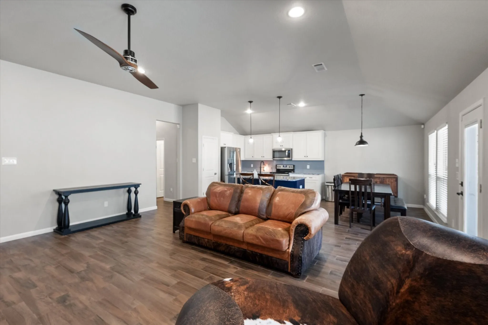 Single Family Residence For Sale in Tarrant County , 8928 Holt Street, Lakeside, Texas 76135, 3 Bedroom, 2 Bathroom, 2 Garage spaces, 1,590 Sqft, built in 2018, mls#21399641, Real Estate Agent in Lakeside, Homes For Sale in Tarrant county, Homes For Sale in Lakeside, Realtor in Lakeside Texas, Real Estate Brokerage Independent Realty Texas, Luminita Cordes Realtor