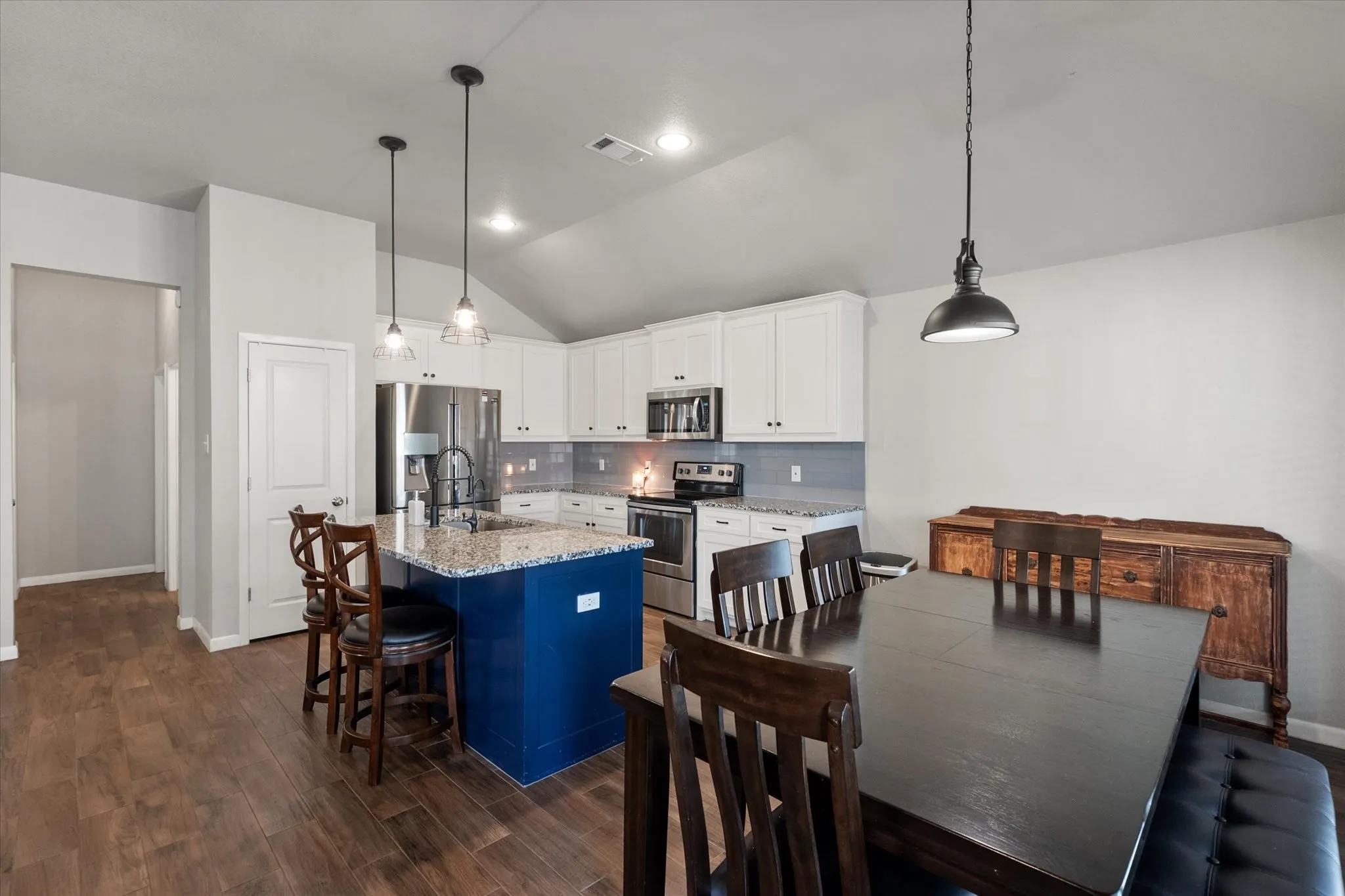 Single Family Residence For Sale in Tarrant County , 8928 Holt Street, Lakeside, Texas 76135, 3 Bedroom, 2 Bathroom, 2 Garage spaces, 1,590 Sqft, built in 2018, mls#21399641, Real Estate Agent in Lakeside, Homes For Sale in Tarrant county, Homes For Sale in Lakeside, Realtor in Lakeside Texas, Real Estate Brokerage Independent Realty Texas, Luminita Cordes Realtor