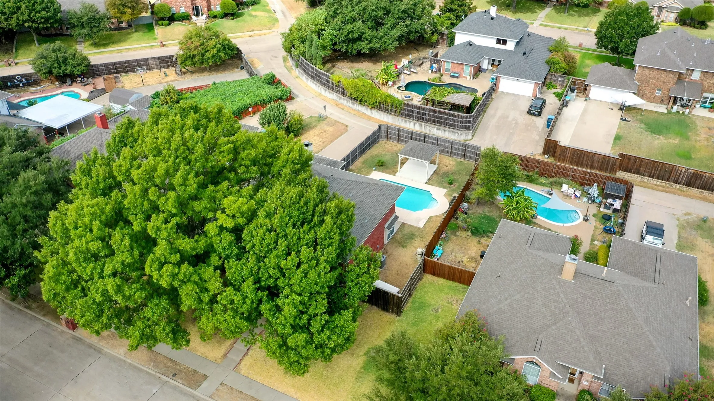 Single Family Residence For Sale in Dallas County , 4005 Baywatch Drive, Rowlett, Texas 75088, 4 Bedroom, 3 Bathroom, 2 Garage spaces, 2,847 Sqft, built in 1996, mls#21398682, Real Estate Agent in Rowlett, Homes For Sale in Dallas county, Homes For Sale in Rowlett, Realtor in Rowlett Texas, Real Estate Brokerage Independent Realty Texas, Luminita Cordes Realtor