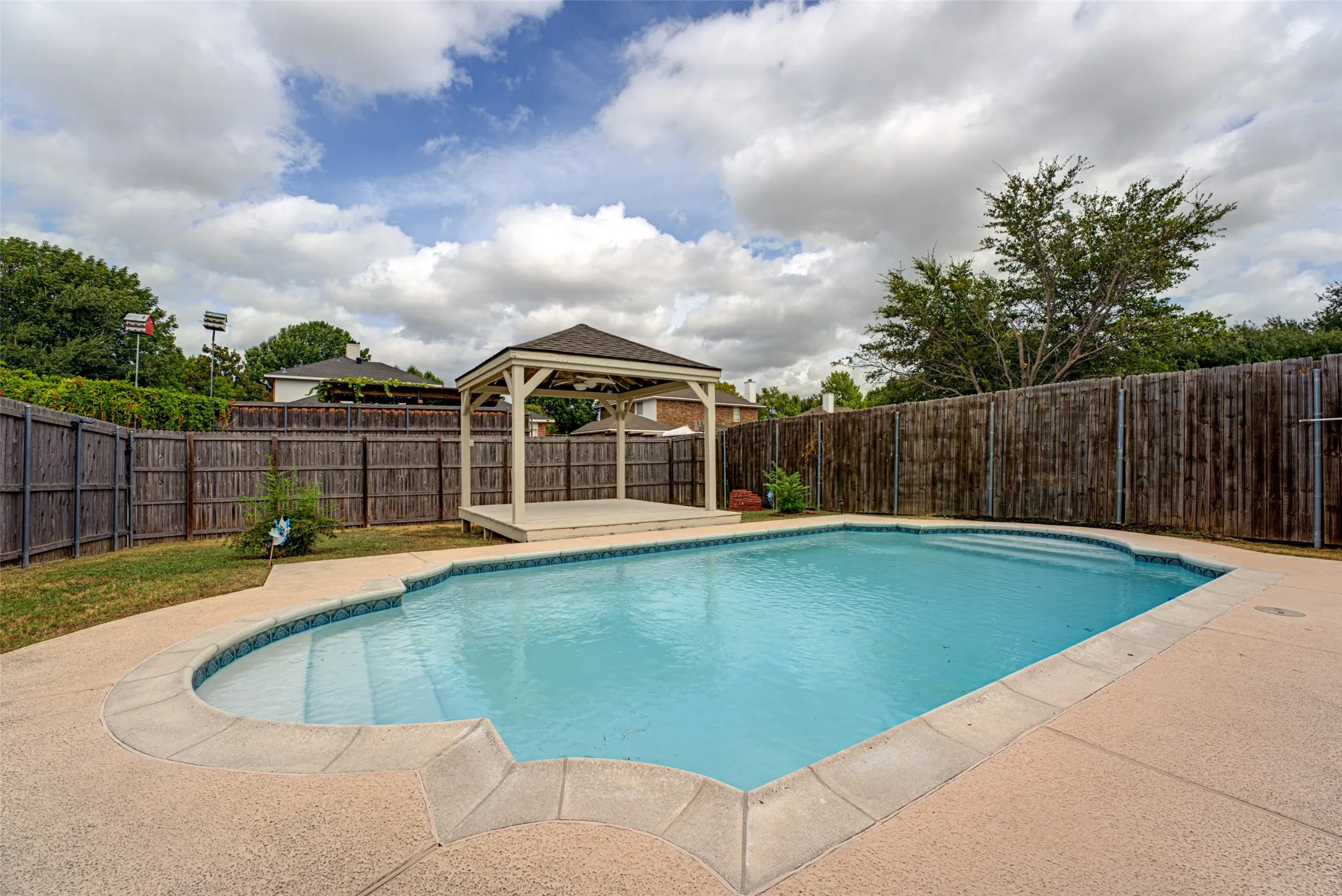 Single Family Residence For Sale in Dallas County , 4005 Baywatch Drive, Rowlett, Texas 75088, 4 Bedroom, 3 Bathroom, 2 Garage spaces, 2,847 Sqft, built in 1996, mls#21398682, Real Estate Agent in Rowlett, Homes For Sale in Dallas county, Homes For Sale in Rowlett, Realtor in Rowlett Texas, Real Estate Brokerage Independent Realty Texas, Luminita Cordes Realtor