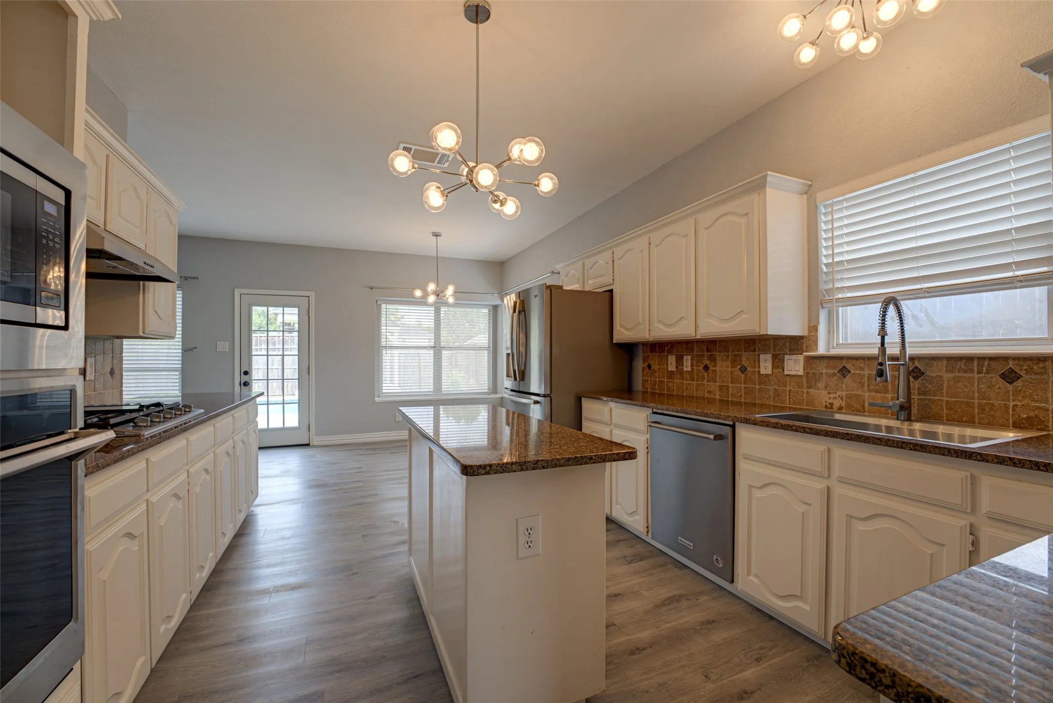 Single Family Residence For Sale in Dallas County , 4005 Baywatch Drive, Rowlett, Texas 75088, 4 Bedroom, 3 Bathroom, 2 Garage spaces, 2,847 Sqft, built in 1996, mls#21398682, Real Estate Agent in Rowlett, Homes For Sale in Dallas county, Homes For Sale in Rowlett, Realtor in Rowlett Texas, Real Estate Brokerage Independent Realty Texas, Luminita Cordes Realtor