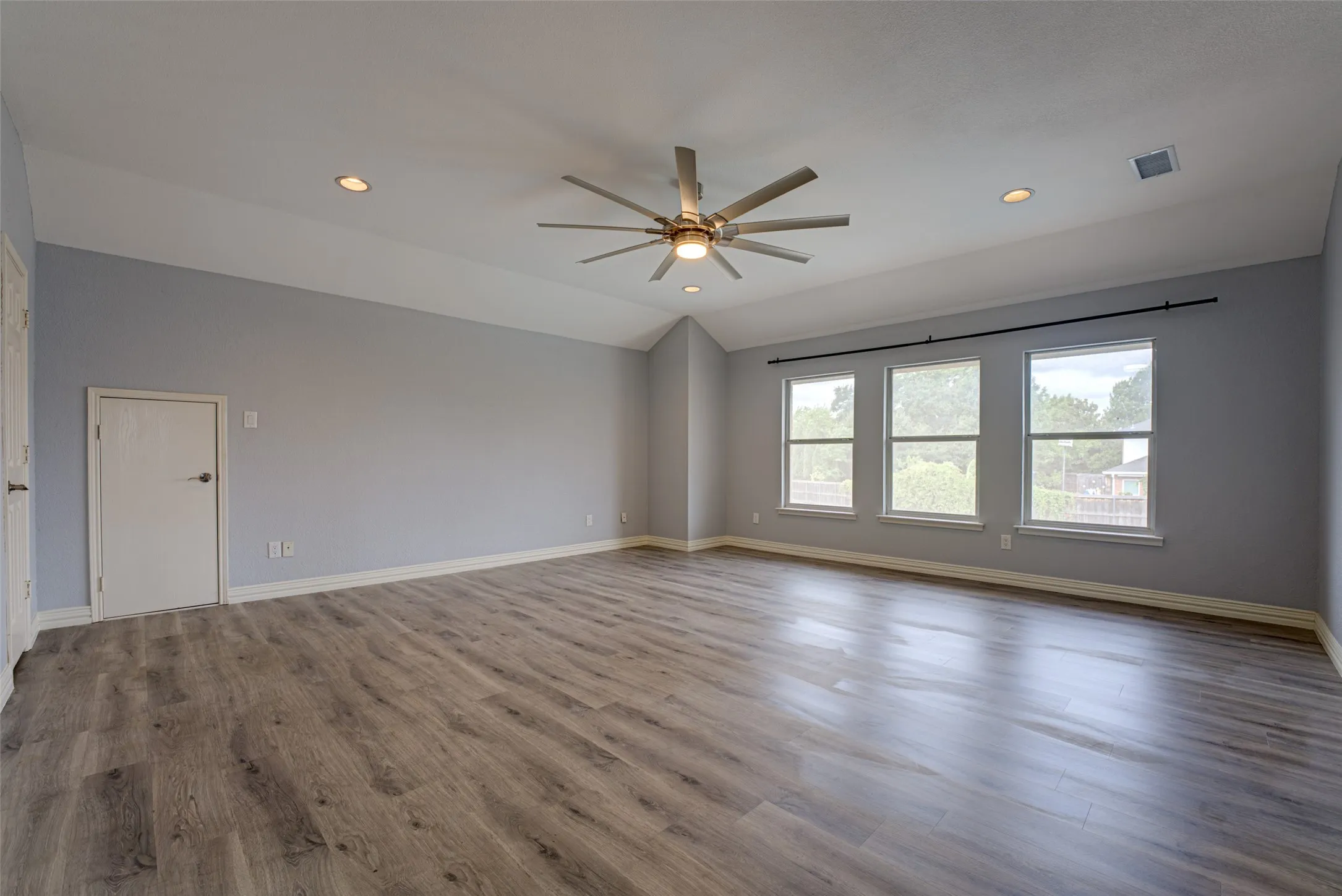 Single Family Residence For Sale in Dallas County , 4005 Baywatch Drive, Rowlett, Texas 75088, 4 Bedroom, 3 Bathroom, 2 Garage spaces, 2,847 Sqft, built in 1996, mls#21398682, Real Estate Agent in Rowlett, Homes For Sale in Dallas county, Homes For Sale in Rowlett, Realtor in Rowlett Texas, Real Estate Brokerage Independent Realty Texas, Luminita Cordes Realtor