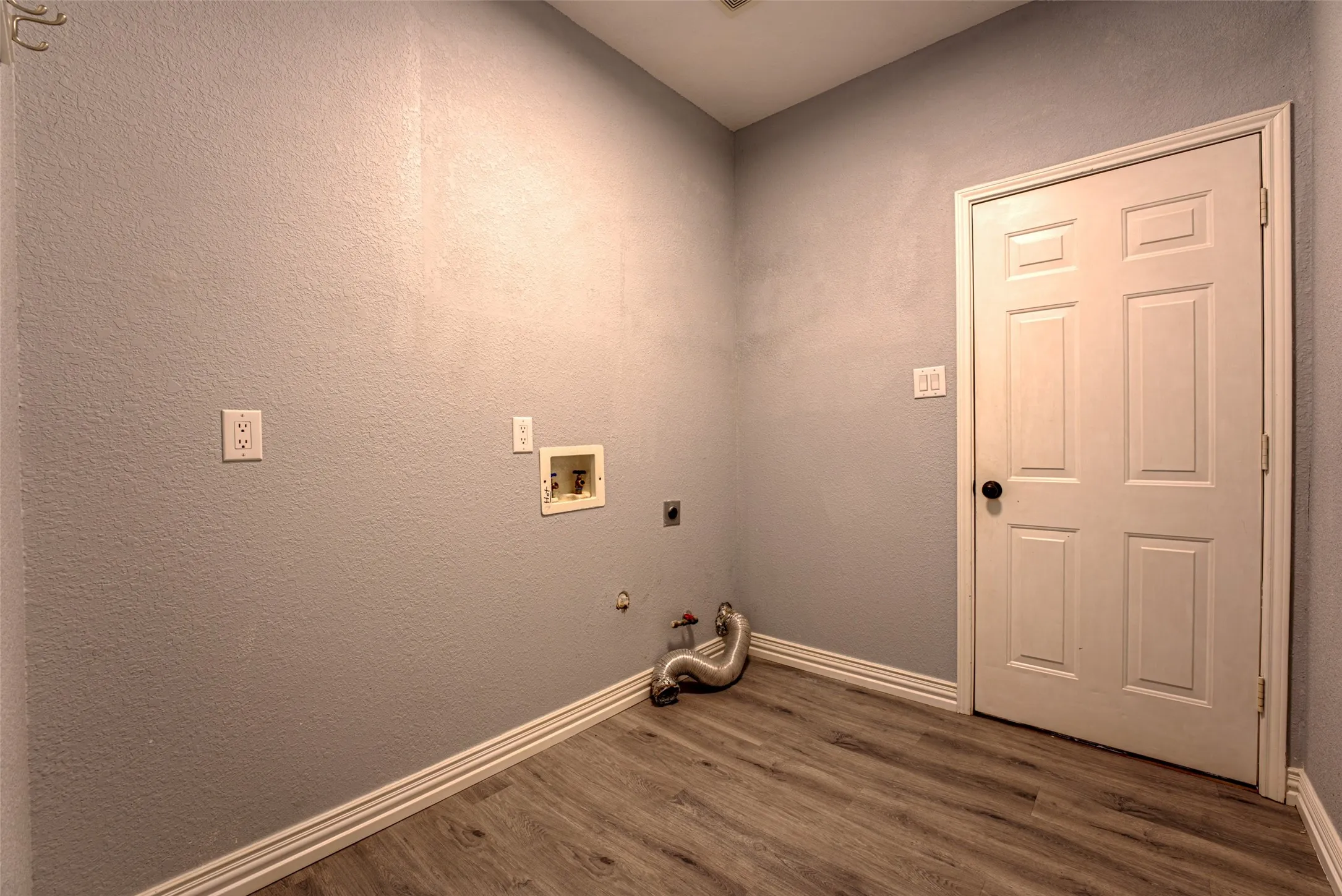 Single Family Residence For Sale in Dallas County , 4005 Baywatch Drive, Rowlett, Texas 75088, 4 Bedroom, 3 Bathroom, 2 Garage spaces, 2,847 Sqft, built in 1996, mls#21398682, Real Estate Agent in Rowlett, Homes For Sale in Dallas county, Homes For Sale in Rowlett, Realtor in Rowlett Texas, Real Estate Brokerage Independent Realty Texas, Luminita Cordes Realtor