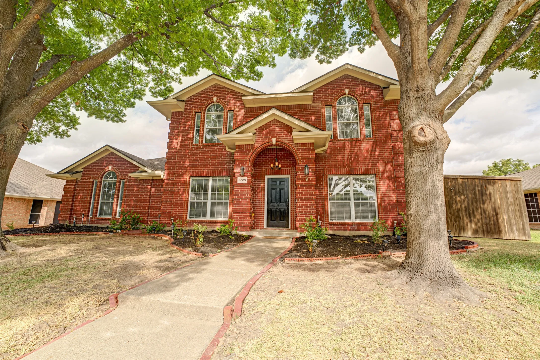 Single Family Residence For Sale in Dallas County , 4005 Baywatch Drive, Rowlett, Texas 75088, 4 Bedroom, 3 Bathroom, 2 Garage spaces, 2,847 Sqft, built in 1996, mls#21398682, Real Estate Agent in Rowlett, Homes For Sale in Dallas county, Homes For Sale in Rowlett, Realtor in Rowlett Texas, Real Estate Brokerage Independent Realty Texas, Luminita Cordes Realtor