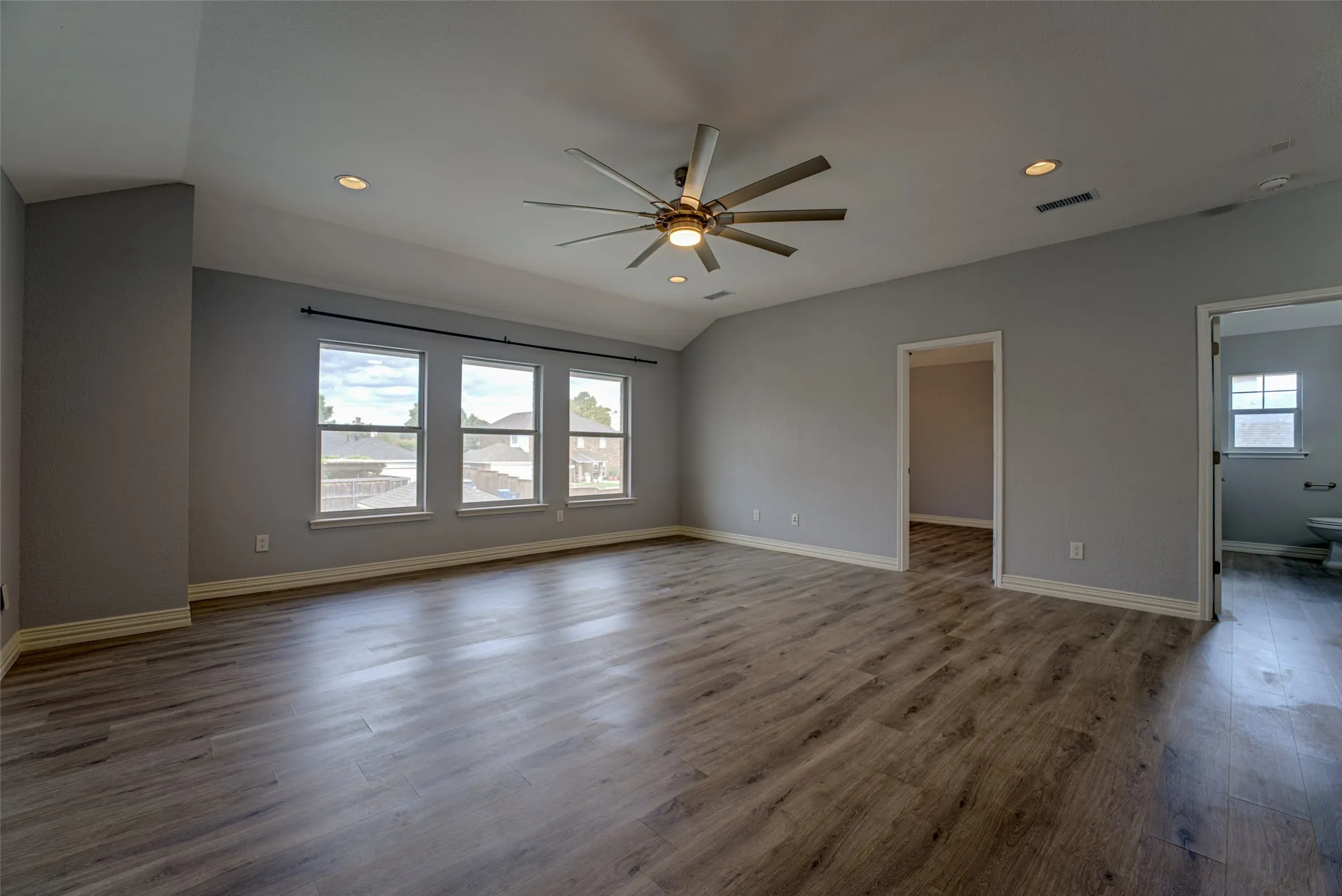 Single Family Residence For Sale in Dallas County , 4005 Baywatch Drive, Rowlett, Texas 75088, 4 Bedroom, 3 Bathroom, 2 Garage spaces, 2,847 Sqft, built in 1996, mls#21398682, Real Estate Agent in Rowlett, Homes For Sale in Dallas county, Homes For Sale in Rowlett, Realtor in Rowlett Texas, Real Estate Brokerage Independent Realty Texas, Luminita Cordes Realtor