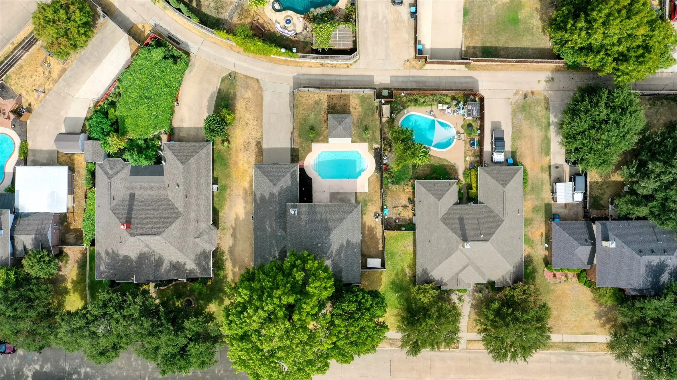 Single Family Residence For Sale in Dallas County , 4005 Baywatch Drive, Rowlett, Texas 75088, 4 Bedroom, 3 Bathroom, 2 Garage spaces, 2,847 Sqft, built in 1996, mls#21398682, Real Estate Agent in Rowlett, Homes For Sale in Dallas county, Homes For Sale in Rowlett, Realtor in Rowlett Texas, Real Estate Brokerage Independent Realty Texas, Luminita Cordes Realtor
