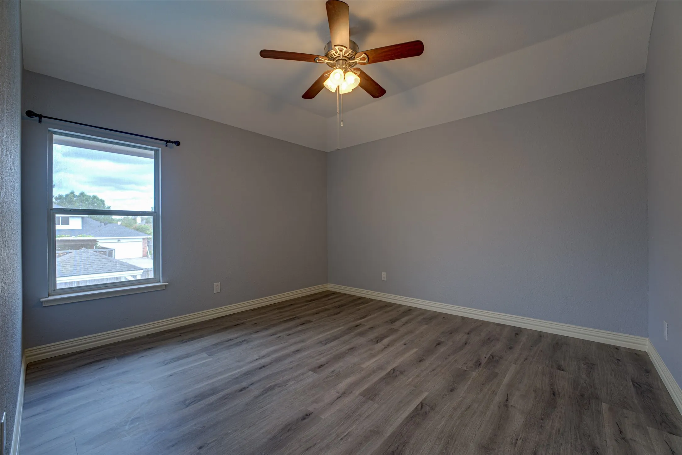 Single Family Residence For Sale in Dallas County , 4005 Baywatch Drive, Rowlett, Texas 75088, 4 Bedroom, 3 Bathroom, 2 Garage spaces, 2,847 Sqft, built in 1996, mls#21398682, Real Estate Agent in Rowlett, Homes For Sale in Dallas county, Homes For Sale in Rowlett, Realtor in Rowlett Texas, Real Estate Brokerage Independent Realty Texas, Luminita Cordes Realtor